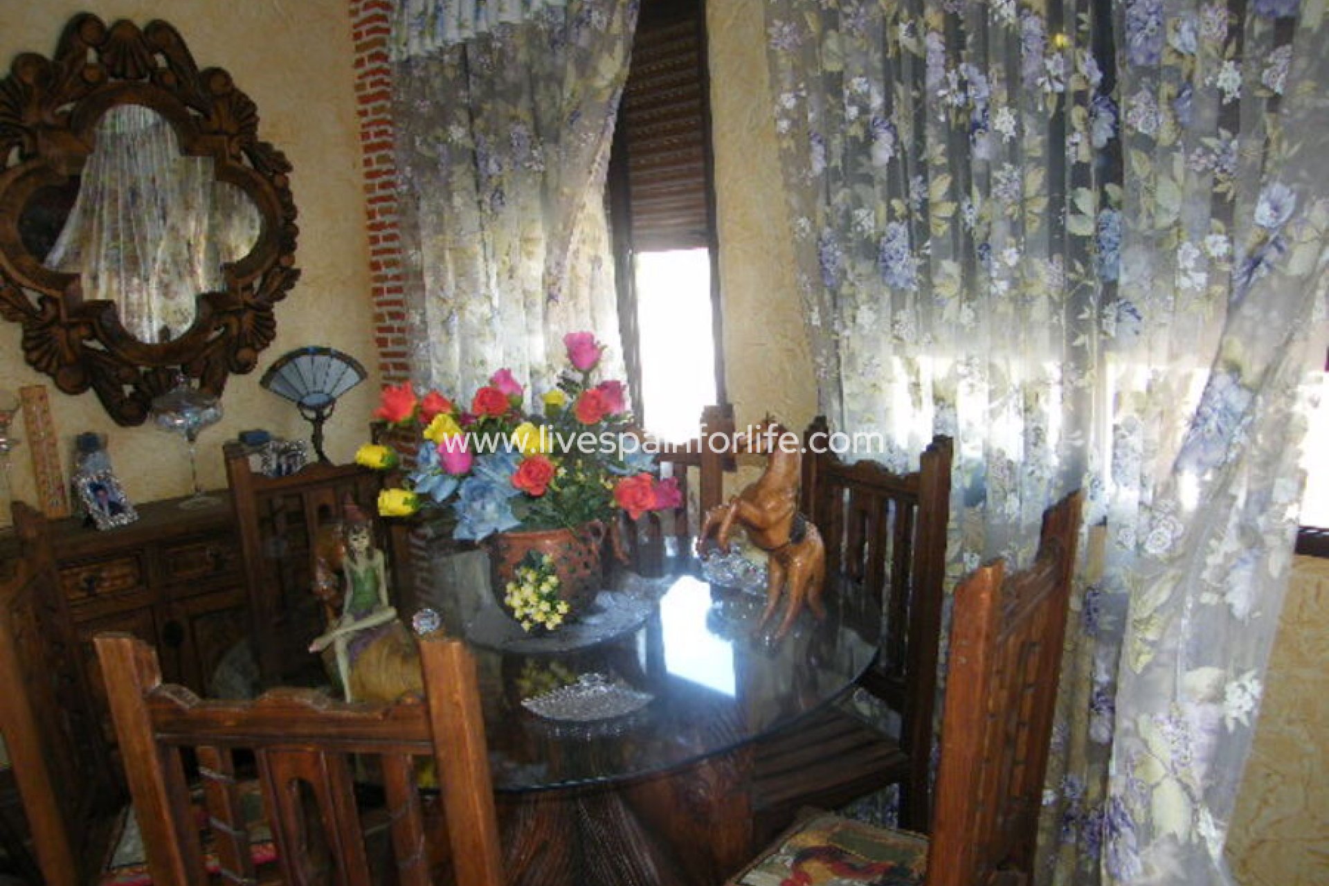 Resale - Town house -
Daya Nueva