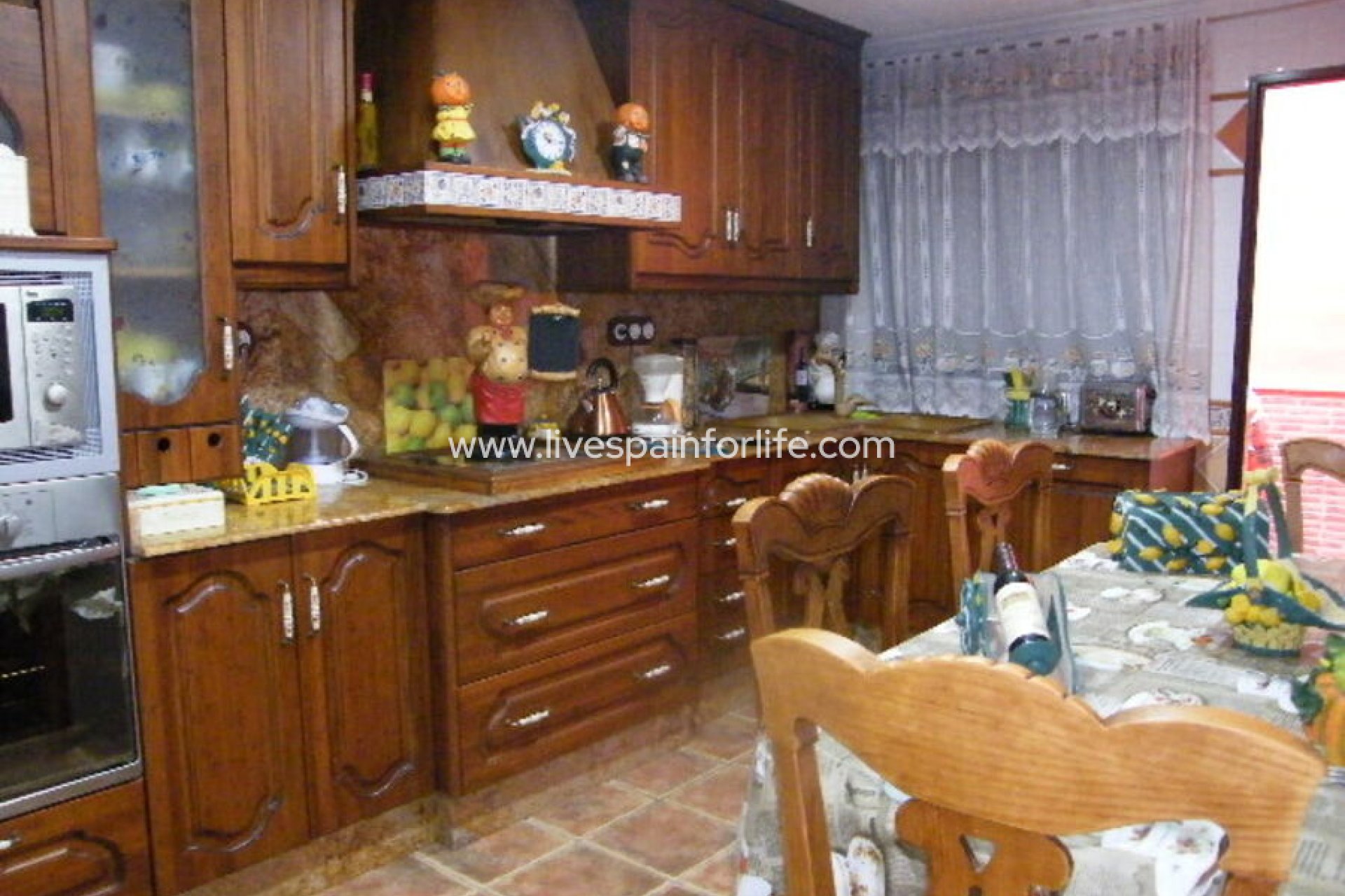 Resale - Town house -
Daya Nueva