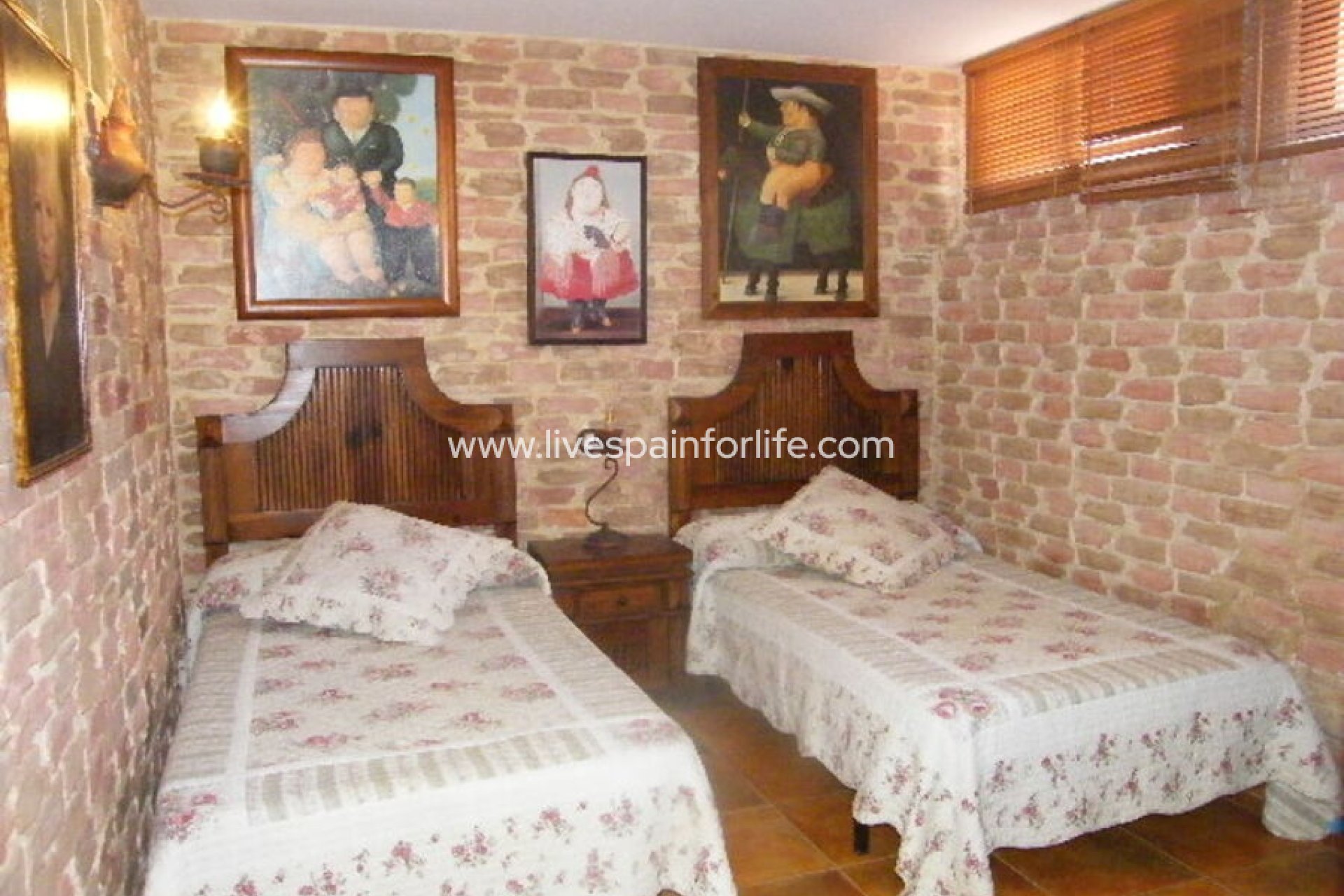 Resale - Town house -
Daya Nueva