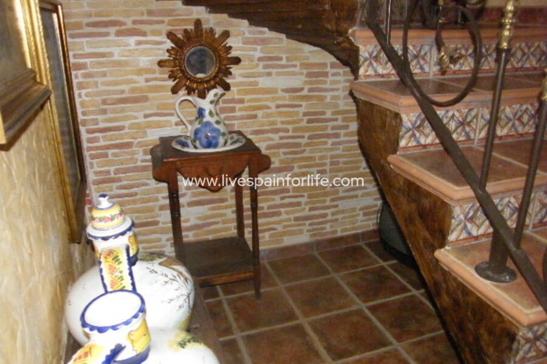 Resale - Town house -
Daya Nueva