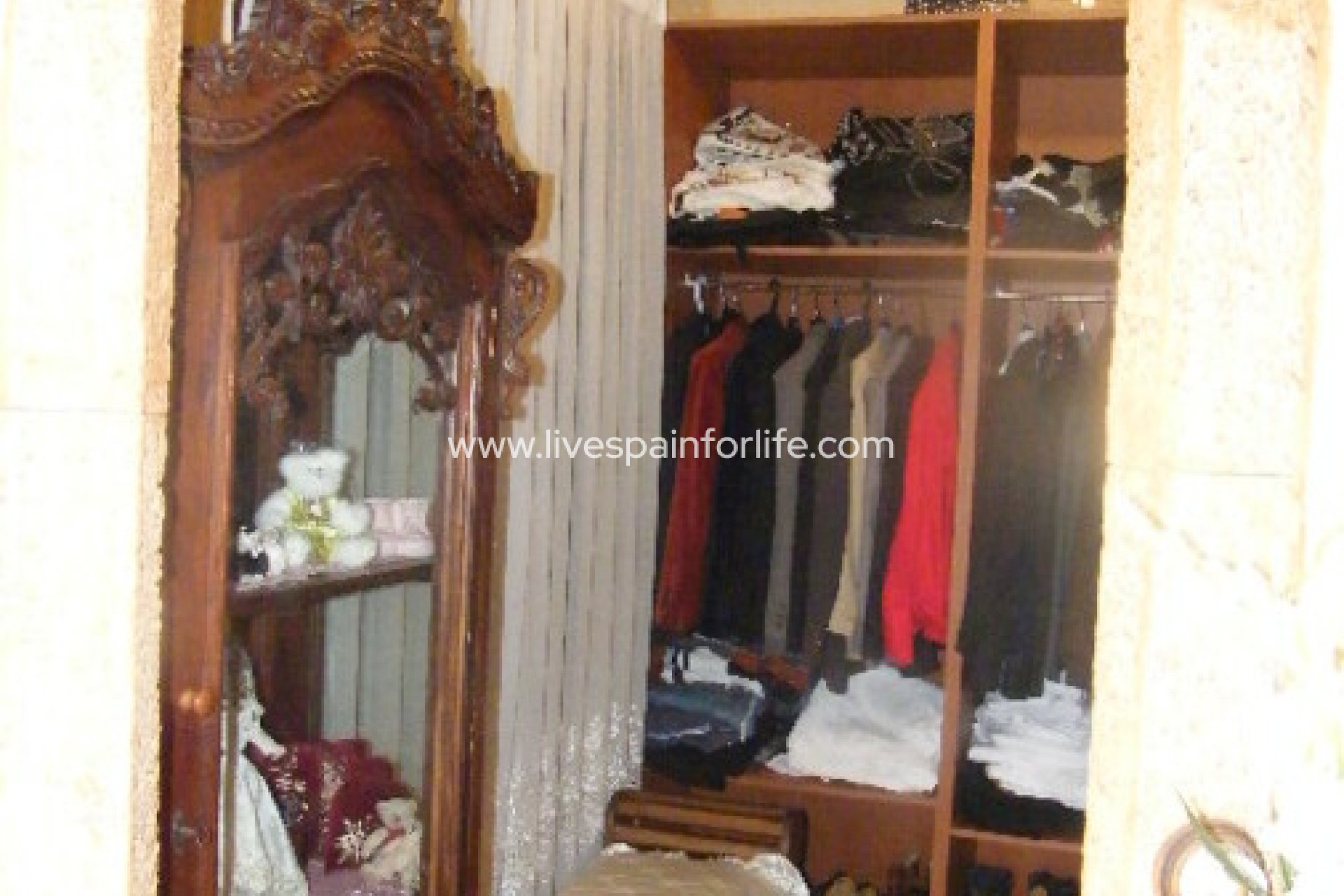 Resale - Town house -
Daya Nueva