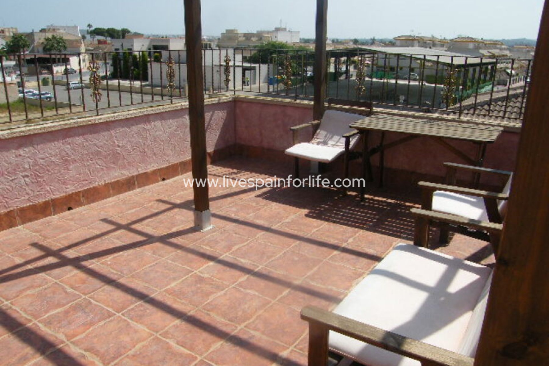 Resale - Town house -
Daya Nueva