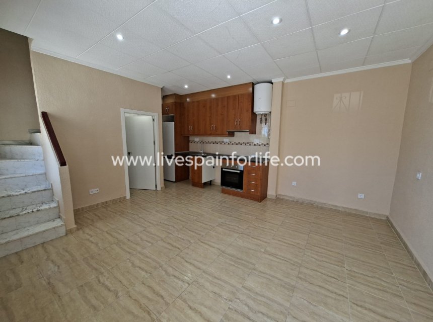Resale - Town house -
La Marina - La Marina - Urbanization