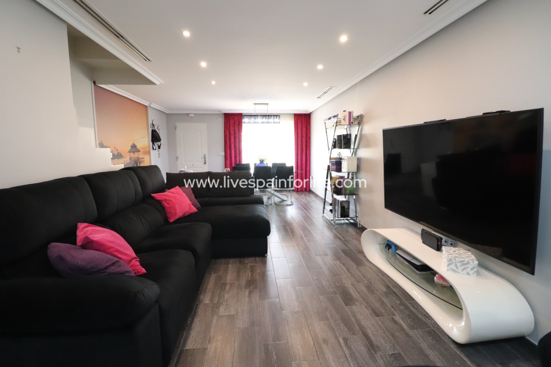 Resale - Town house -
Redovan - Redovan - Town