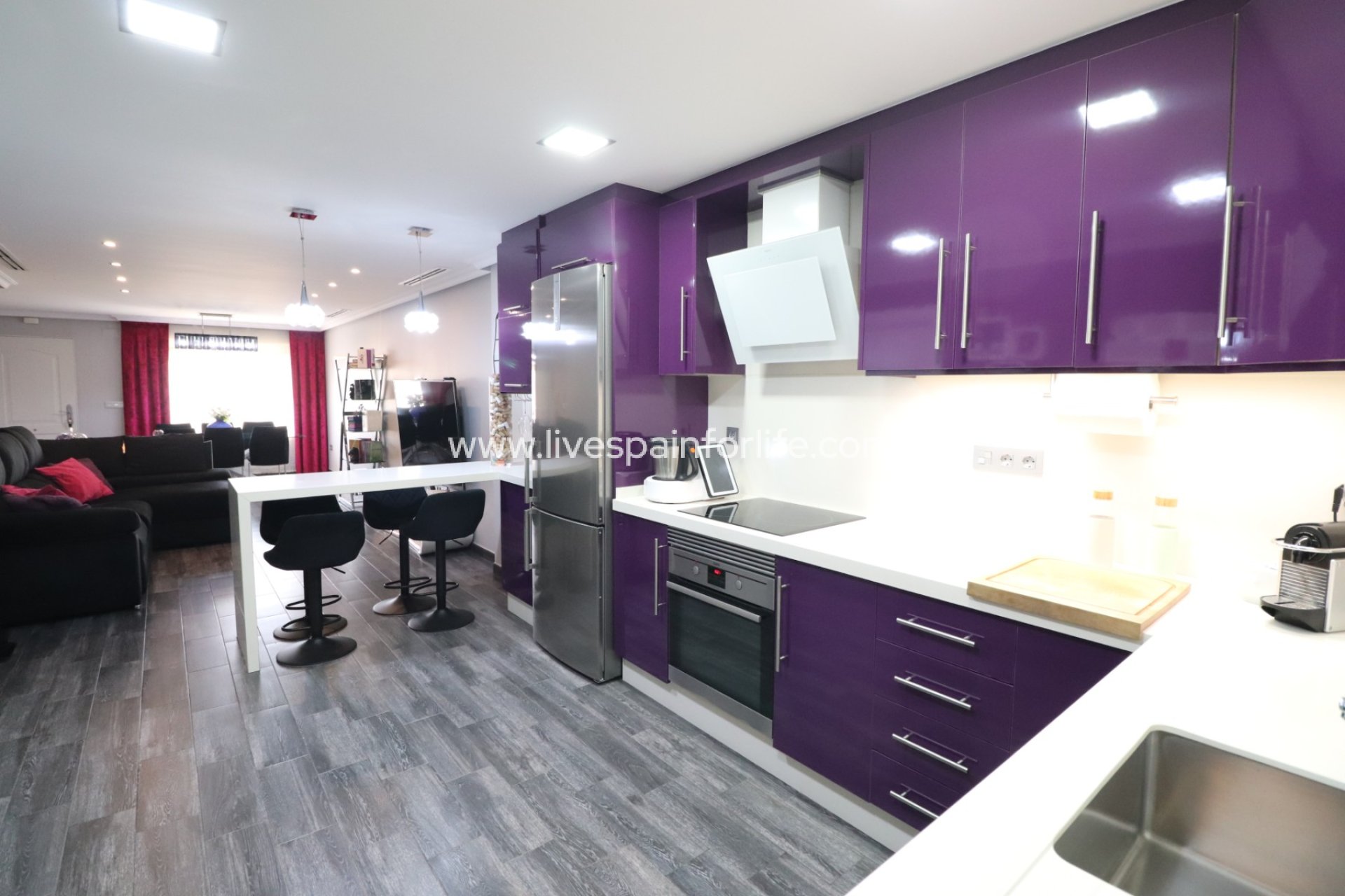 Resale - Town house -
Redovan - Redovan - Town