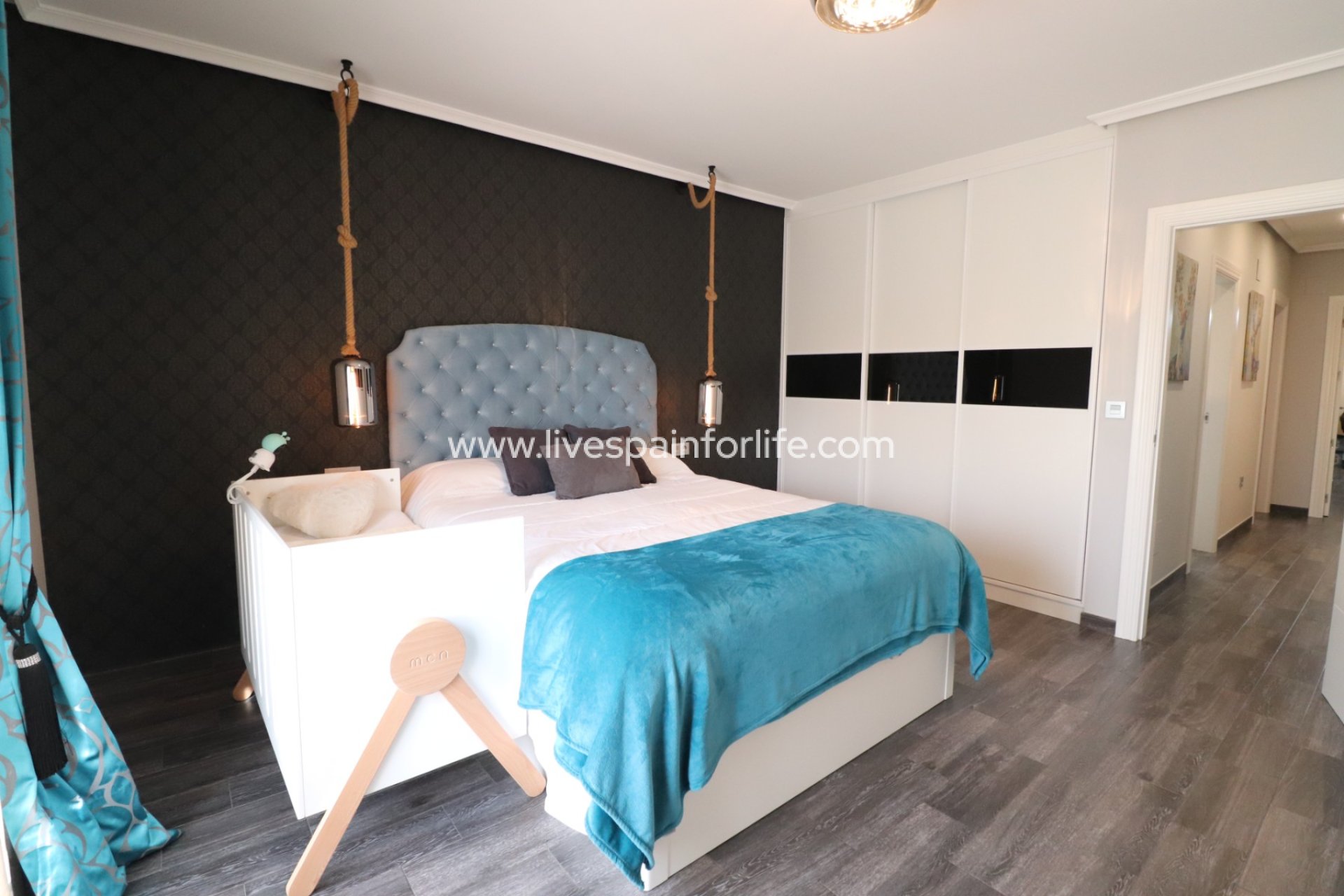 Resale - Town house -
Redovan - Redovan - Town