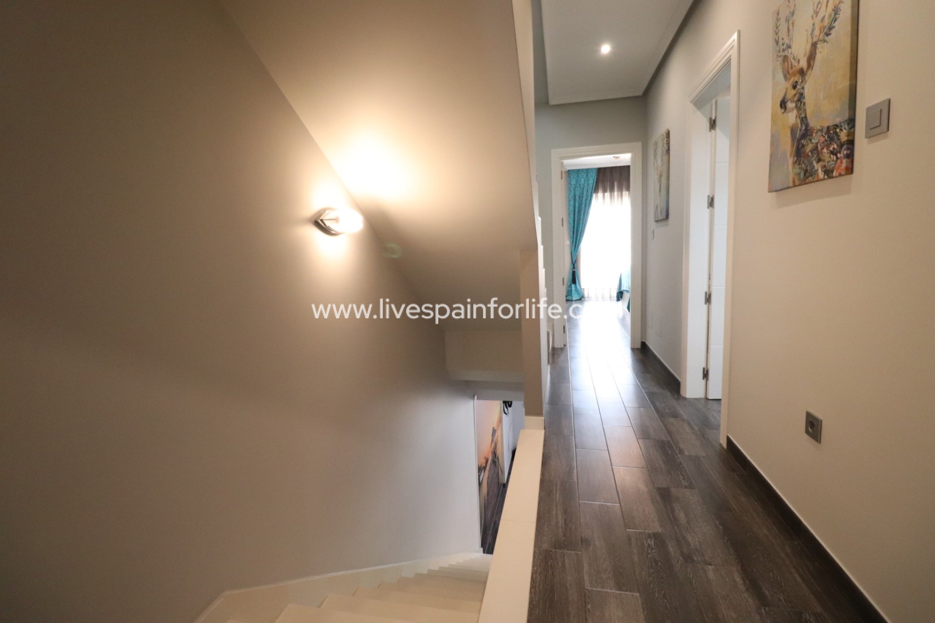 Resale - Town house -
Redovan - Redovan - Town