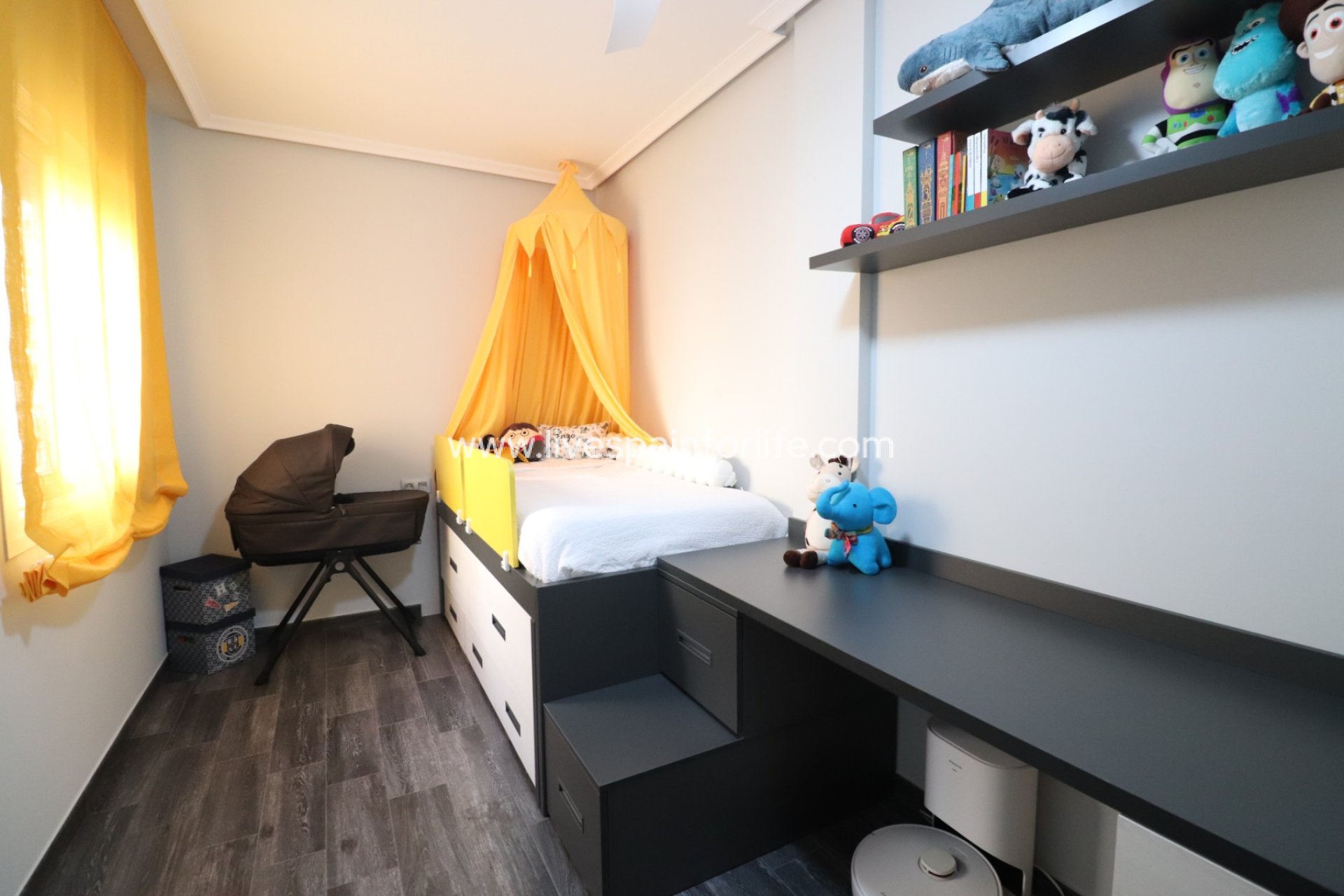 Resale - Town house -
Redovan - Redovan - Town