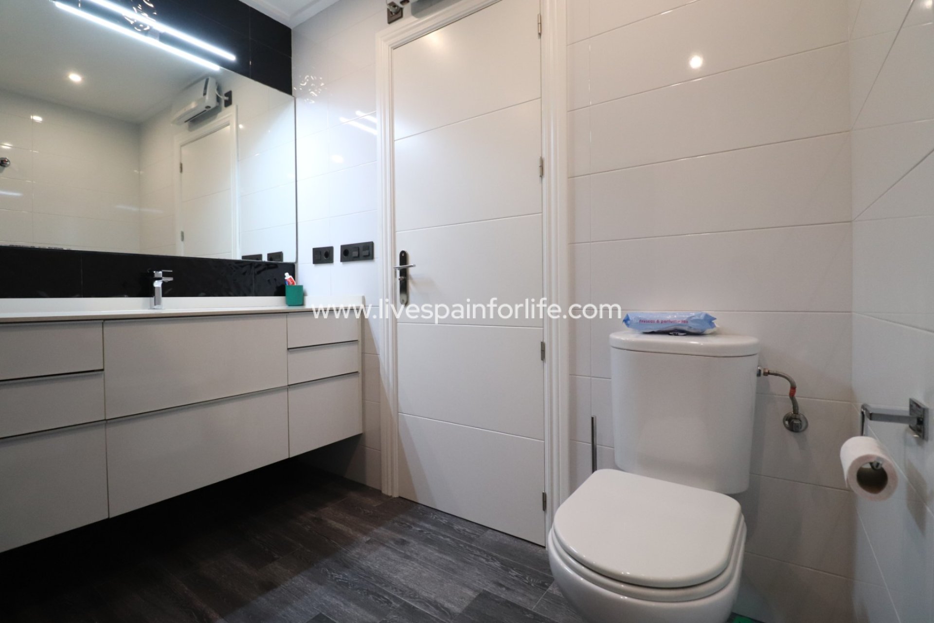 Resale - Town house -
Redovan - Redovan - Town