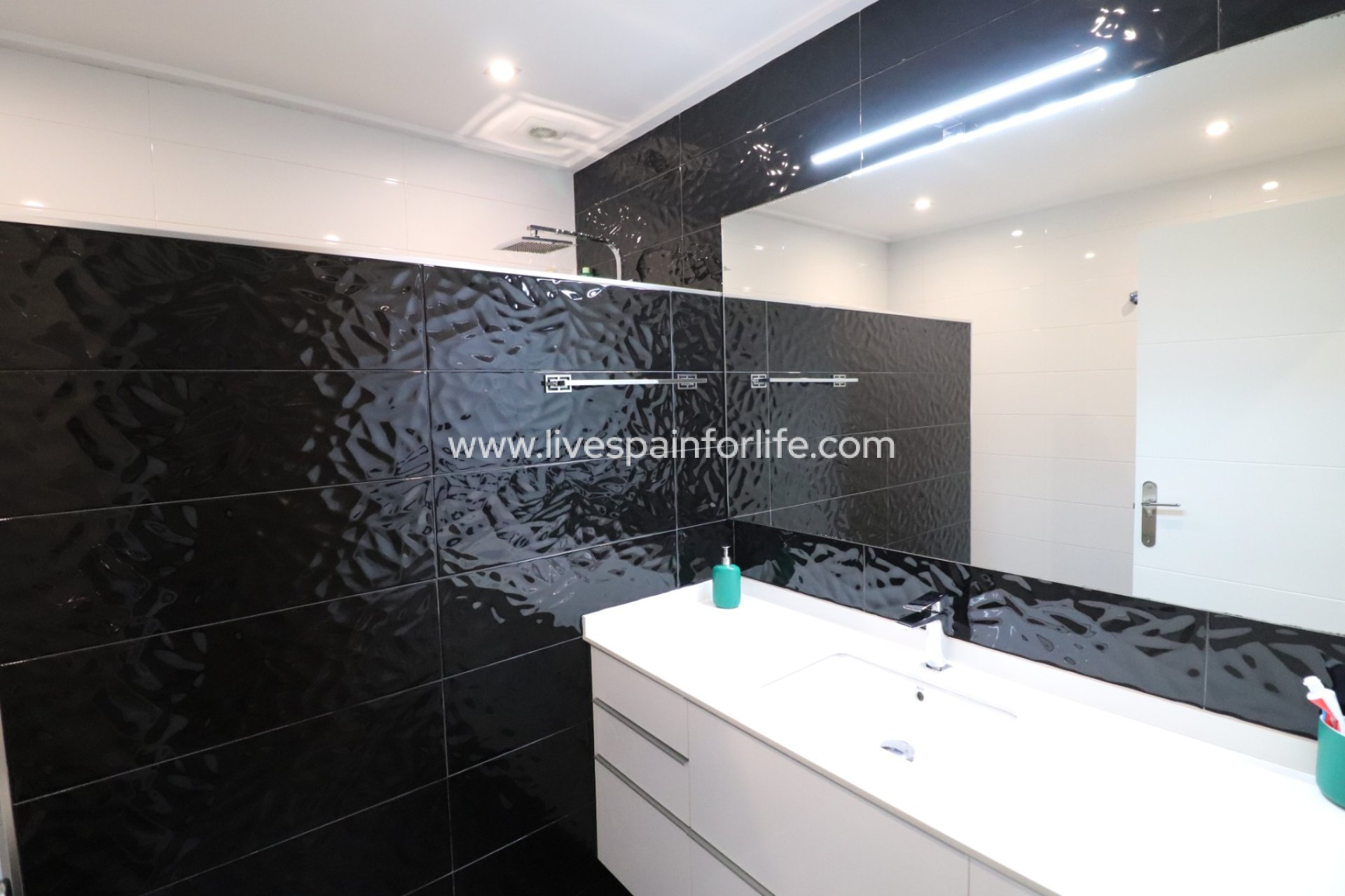 Resale - Town house -
Redovan - Redovan - Town