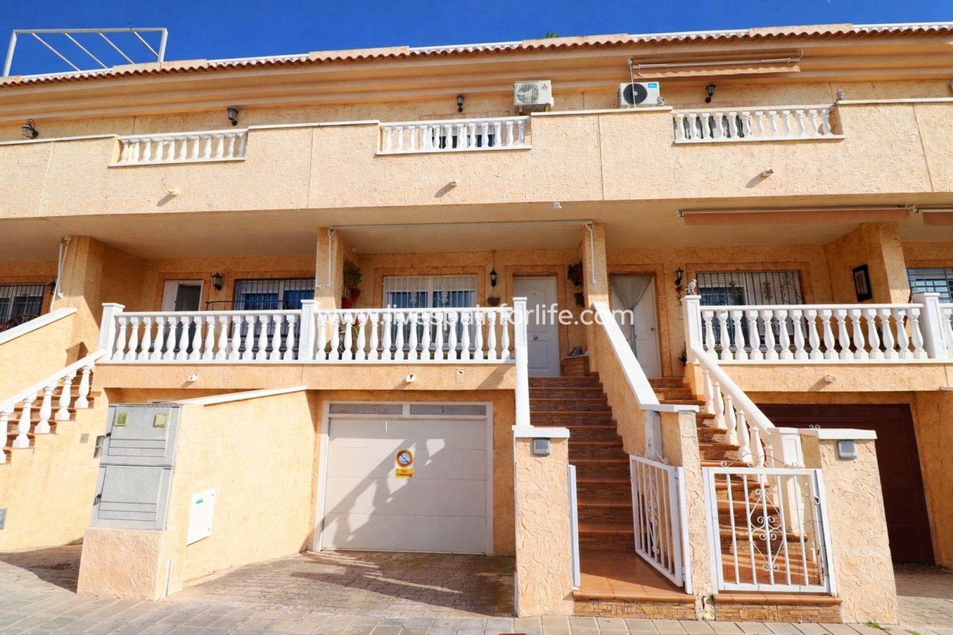 Resale - Town house -
Redovan - Redovan - Town