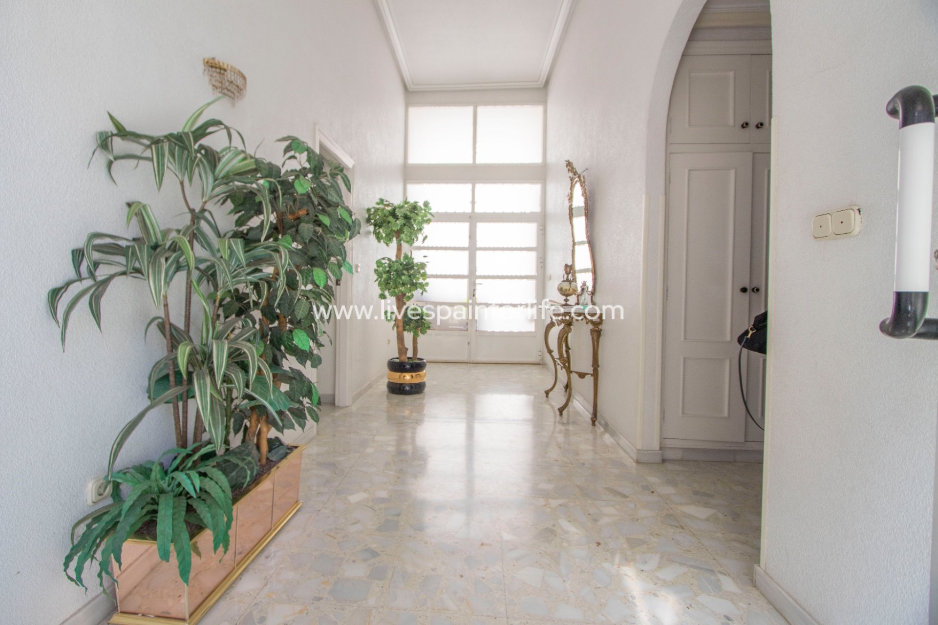 Resale - Town house -
Redovan