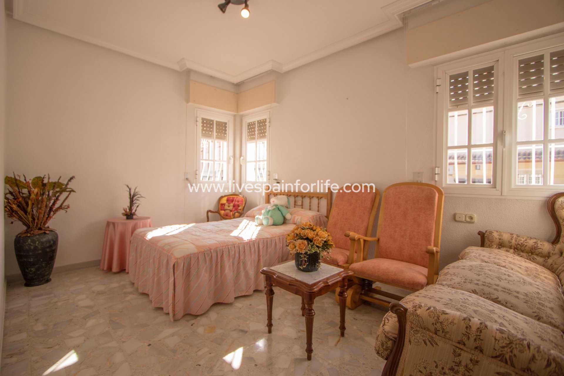 Resale - Town house -
Redovan