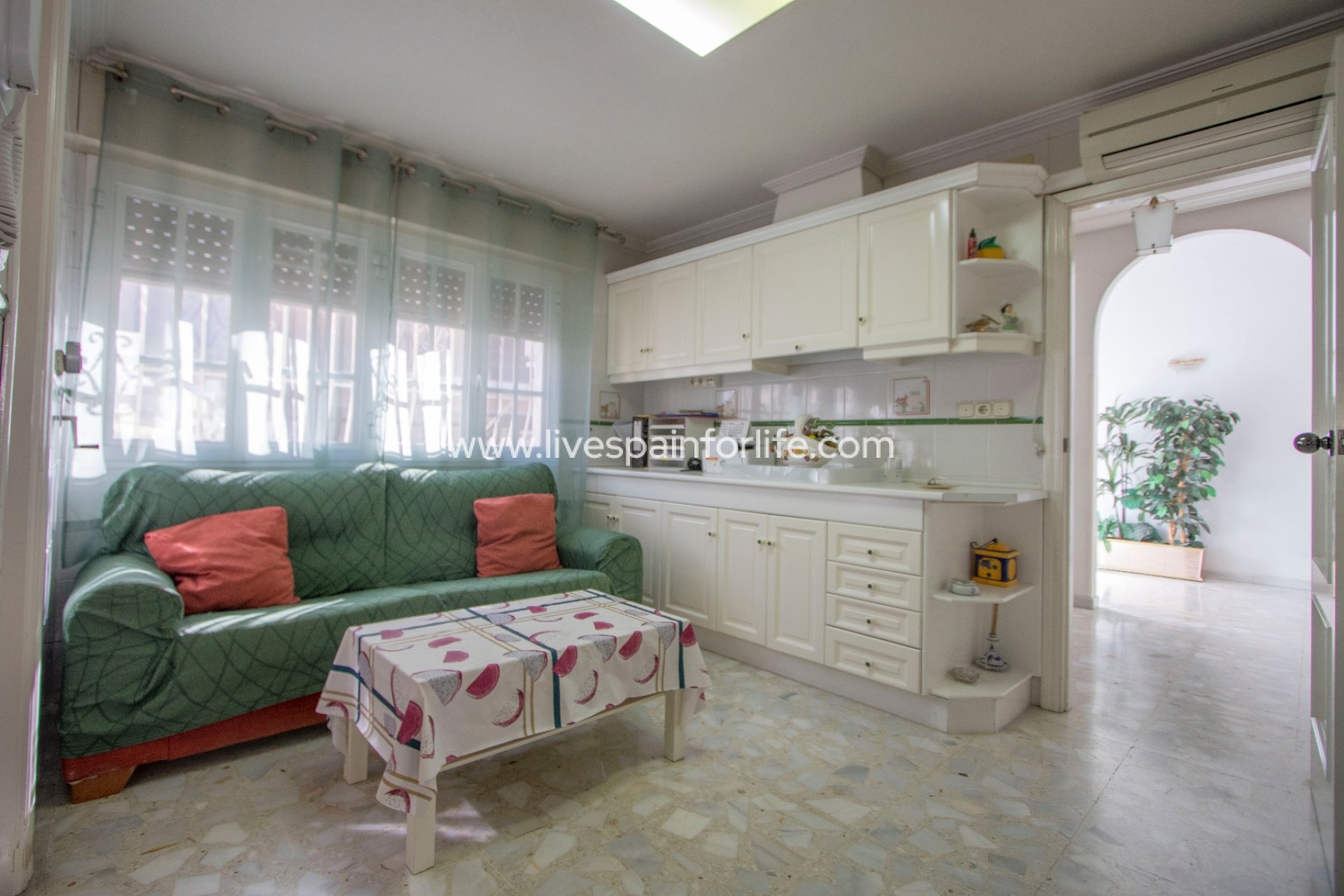 Resale - Town house -
Redovan