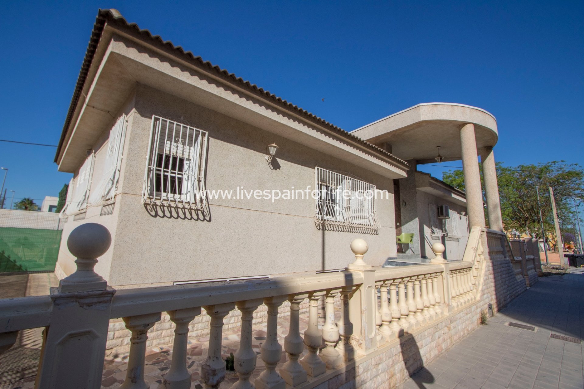 Resale - Town house -
Redovan