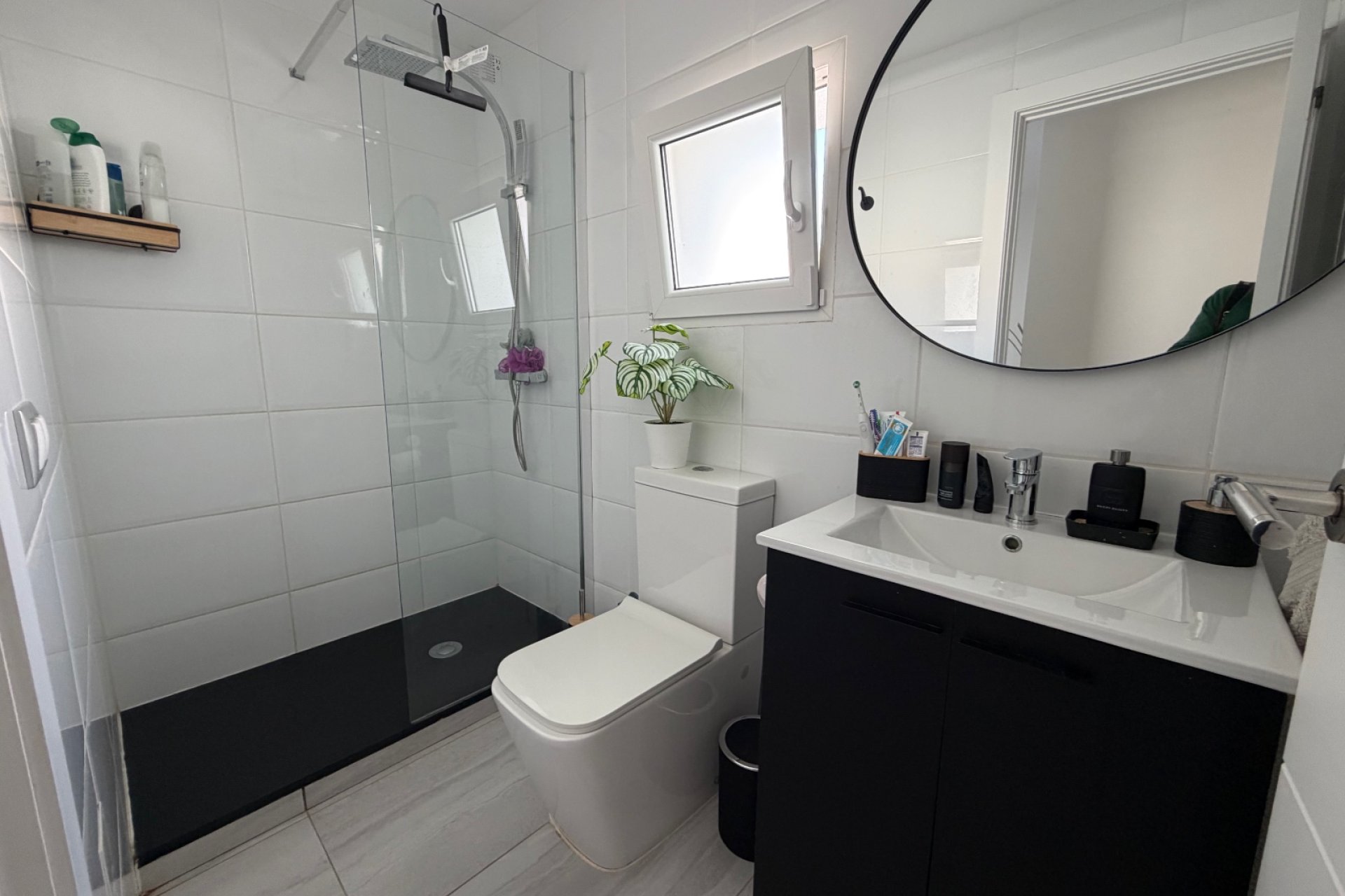 Resale - Villa (detached) -
Alicante