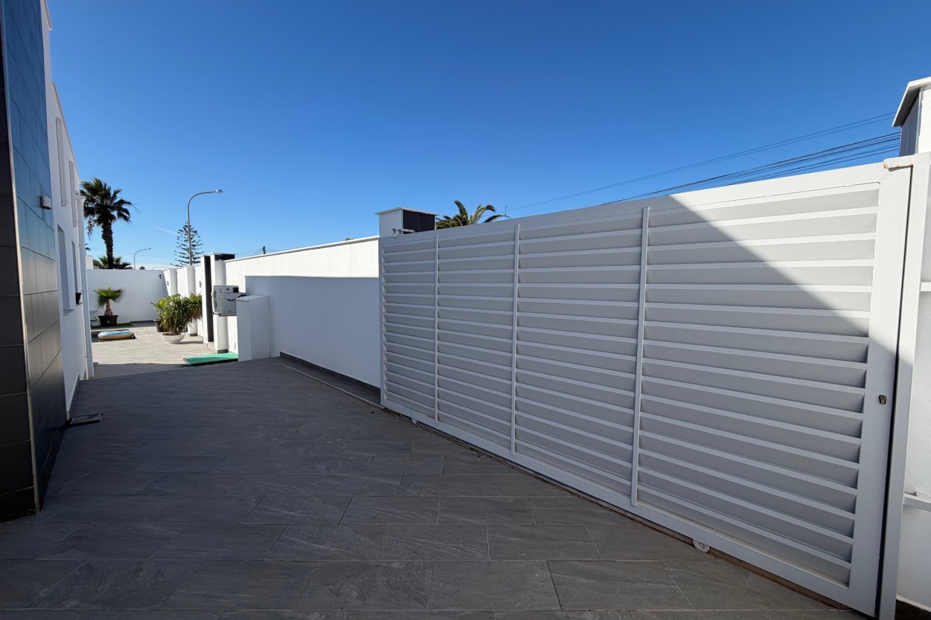 Resale - Villa (detached) -
Alicante