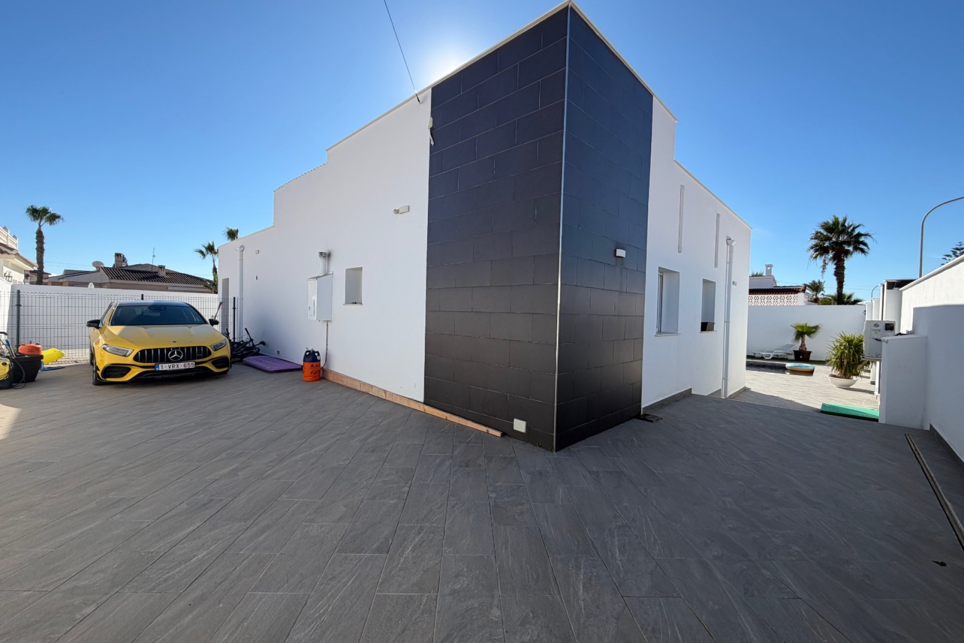 Resale - Villa (detached) -
Alicante