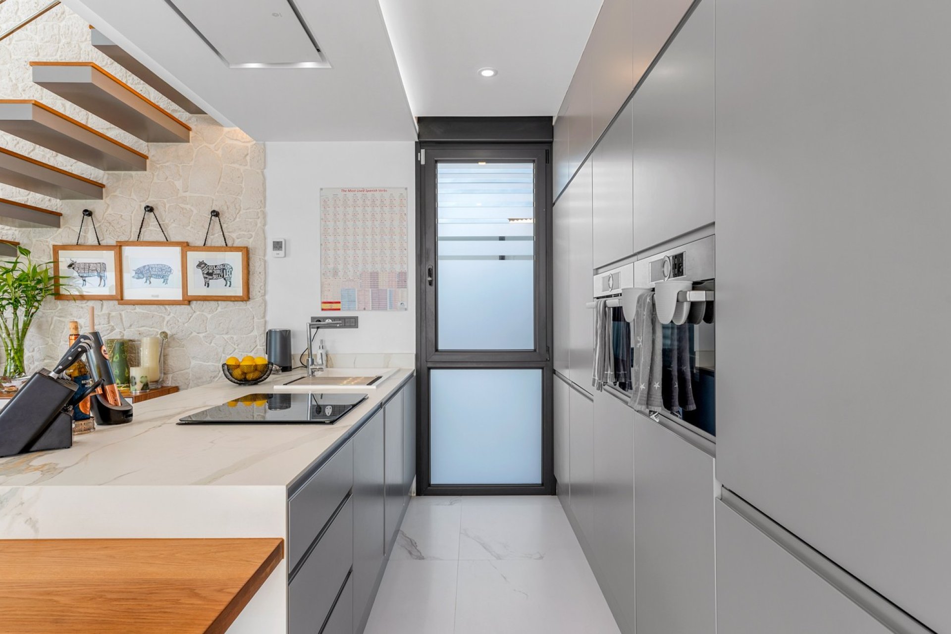 Resale - Villa (detached) -
Alicante