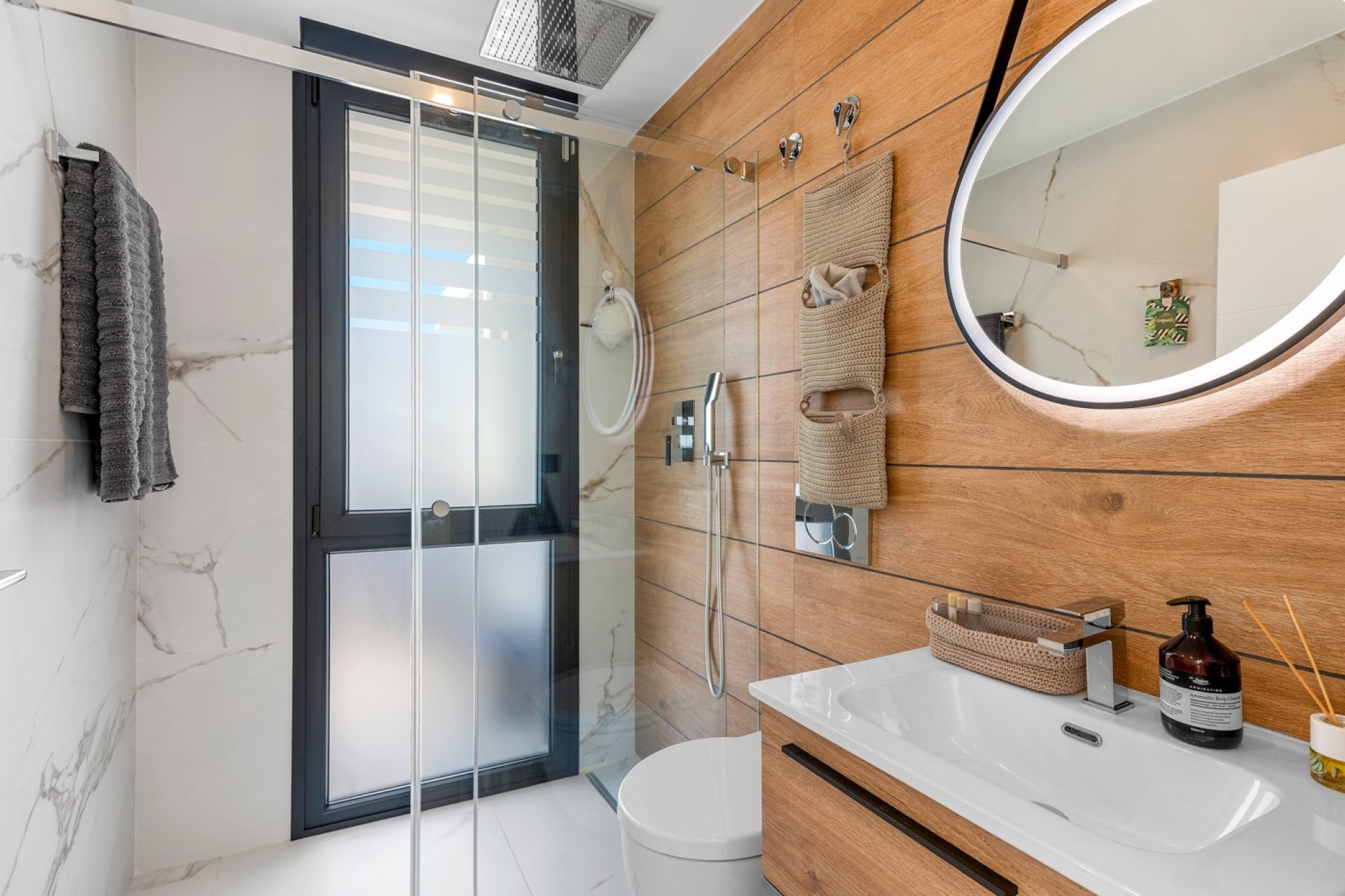 Resale - Villa (detached) -
Alicante