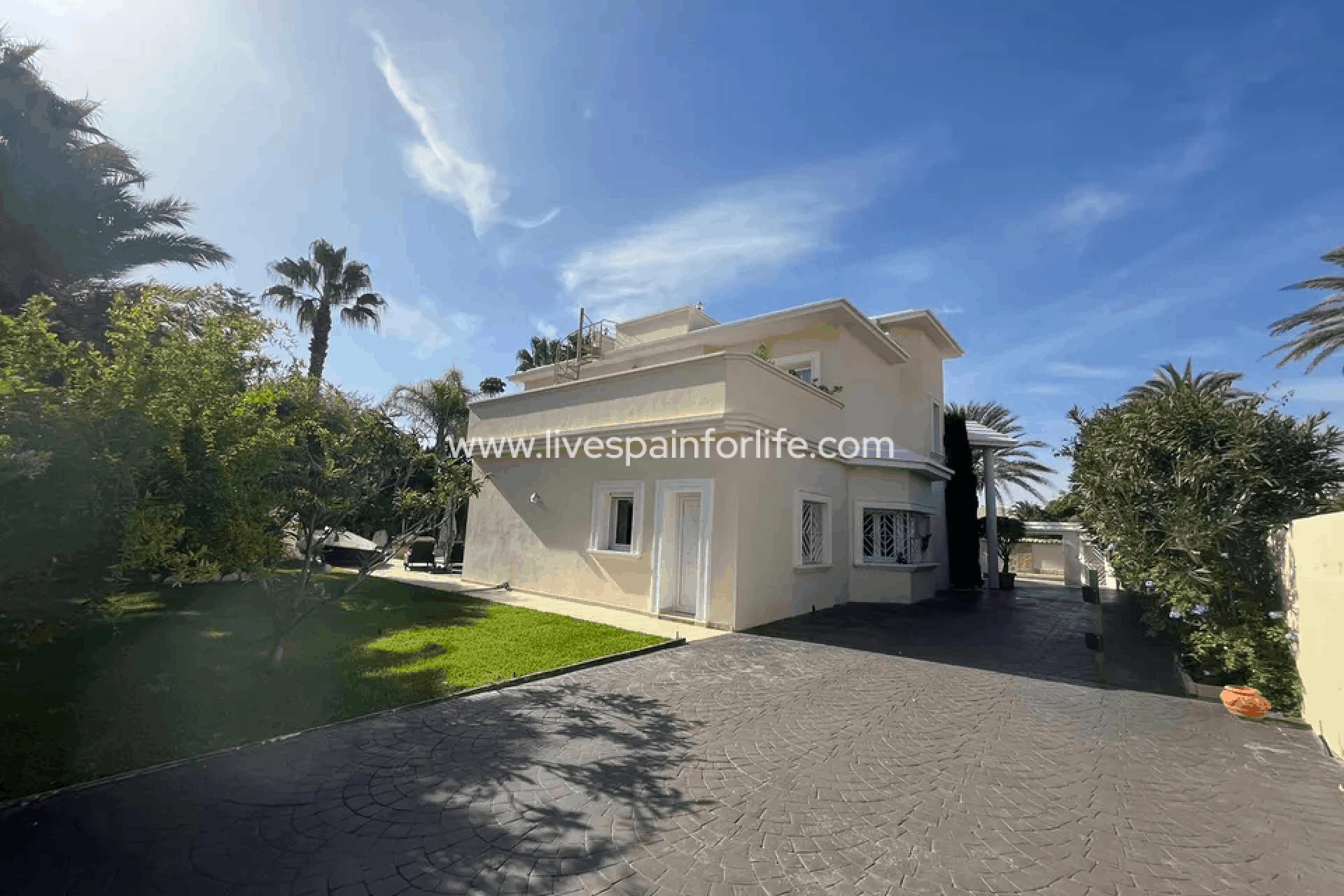 Resale - Villa (detached) -
Alicante