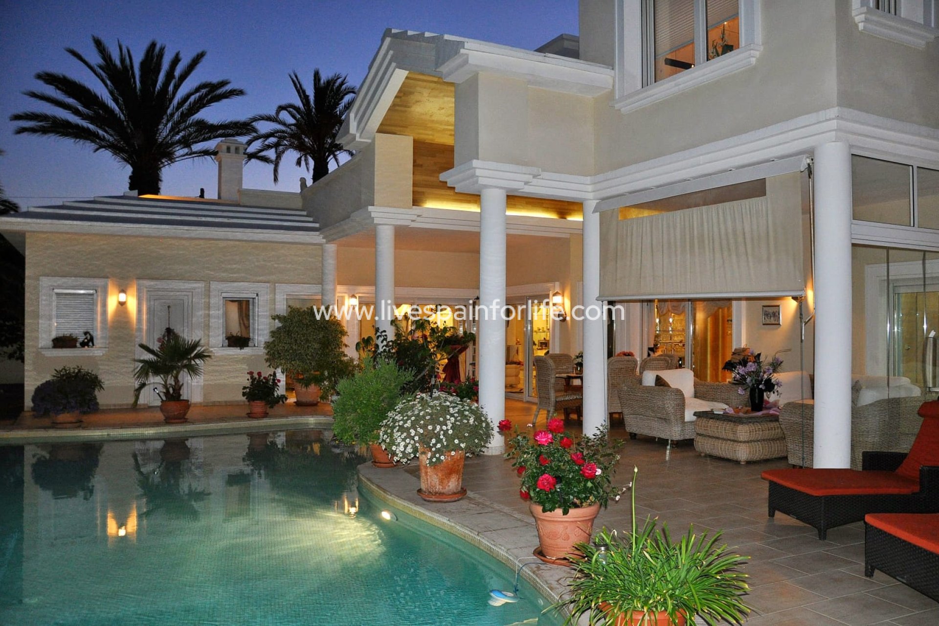 Resale - Villa (detached) -
Alicante