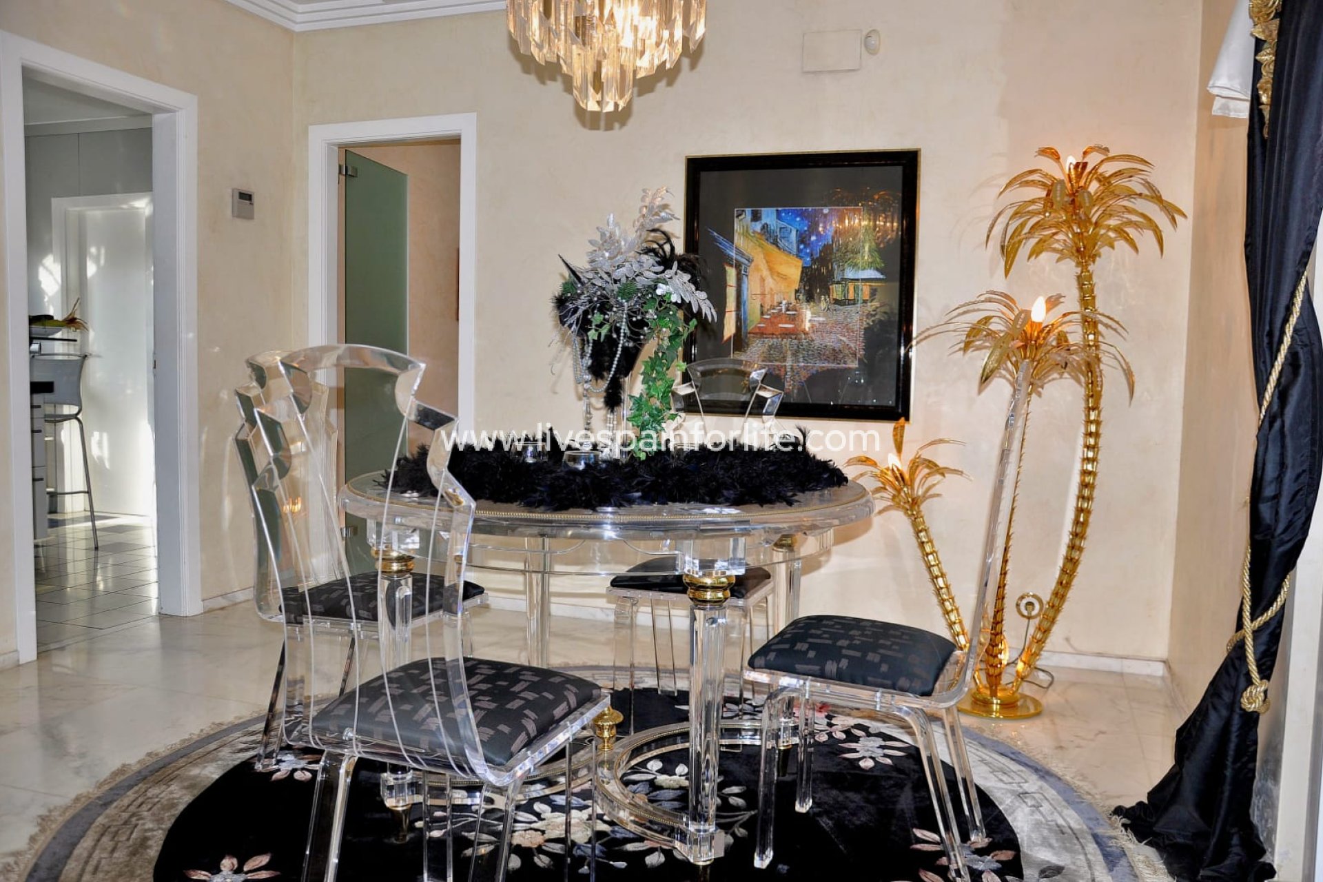 Resale - Villa (detached) -
Alicante