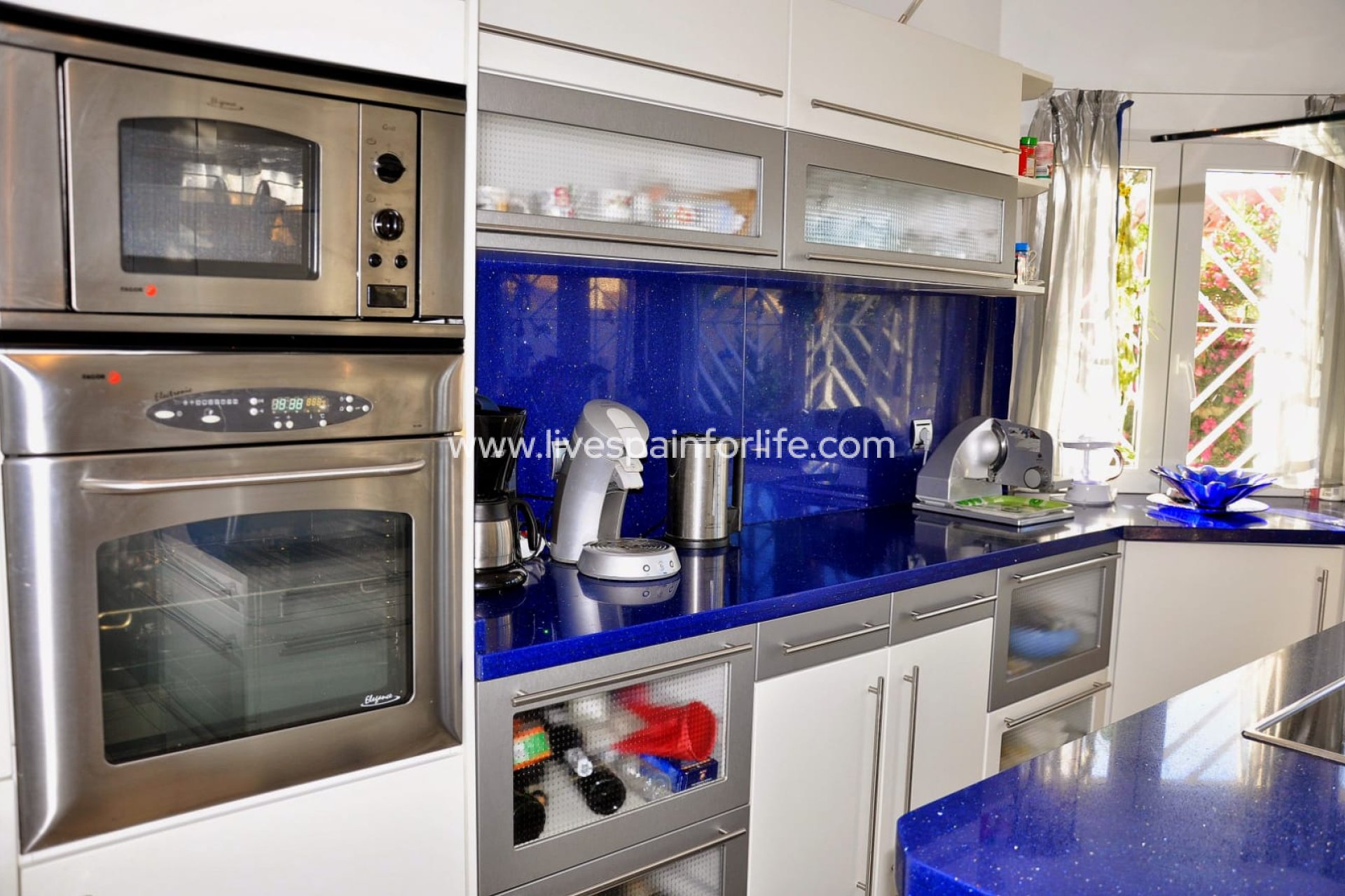 Resale - Villa (detached) -
Alicante