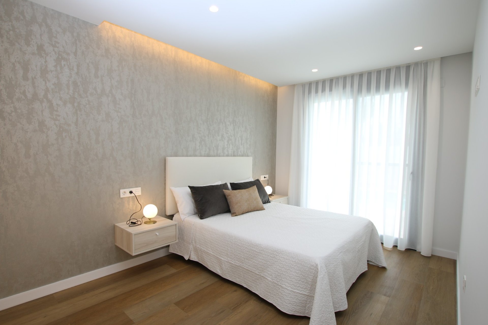 Resale - Villa (detached) -
Alicante