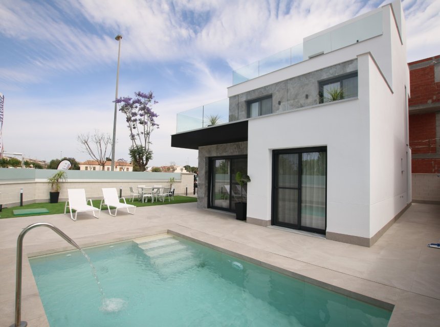 Resale - Villa (detached) -
Alicante