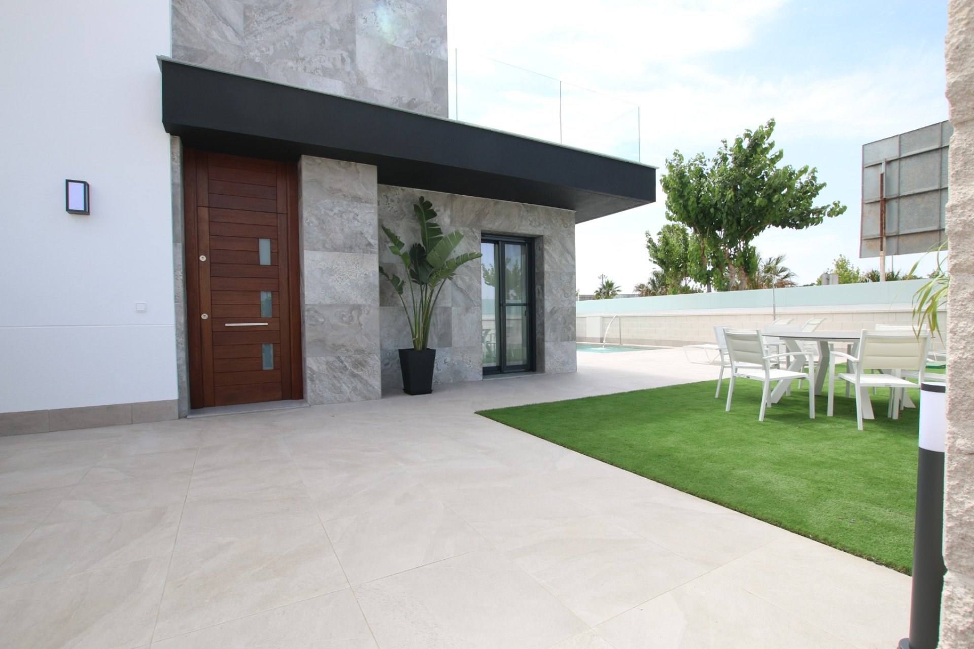 Resale - Villa (detached) -
Alicante