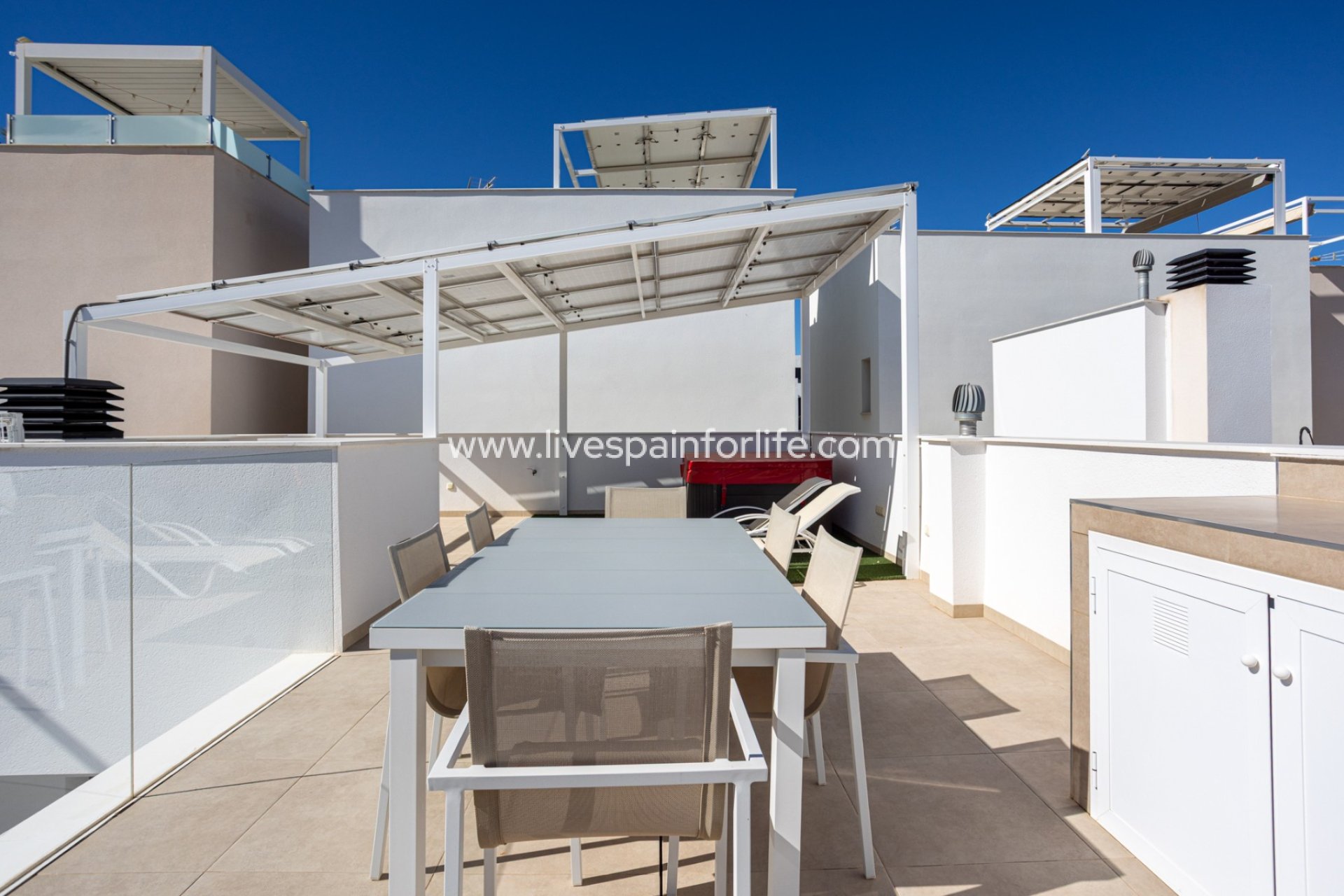 Resale - Villa (detached) -
Alicante