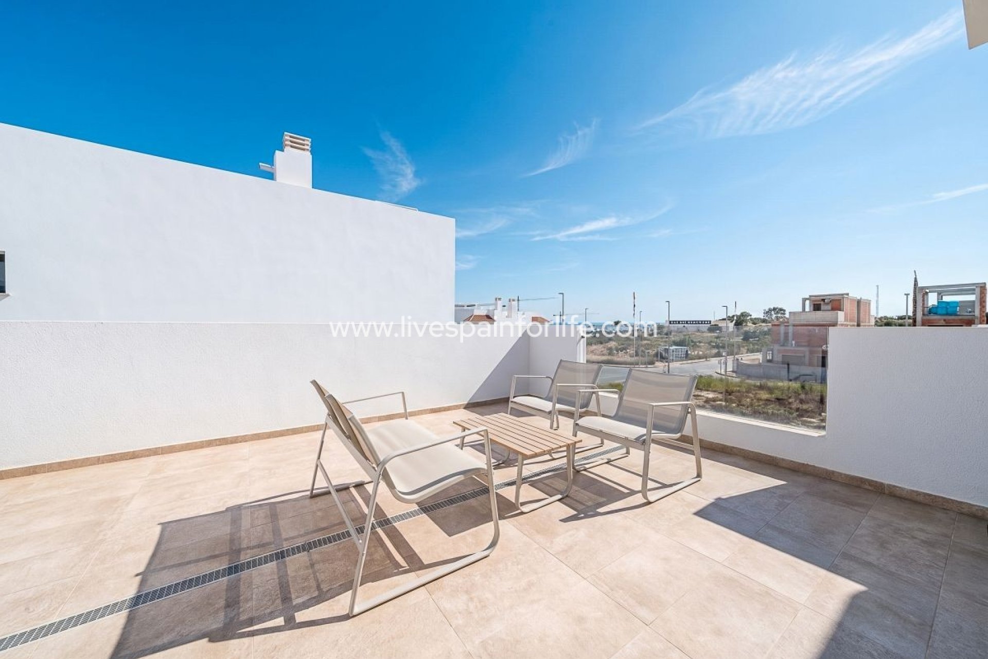 Resale - Villa (detached) -
Alicante