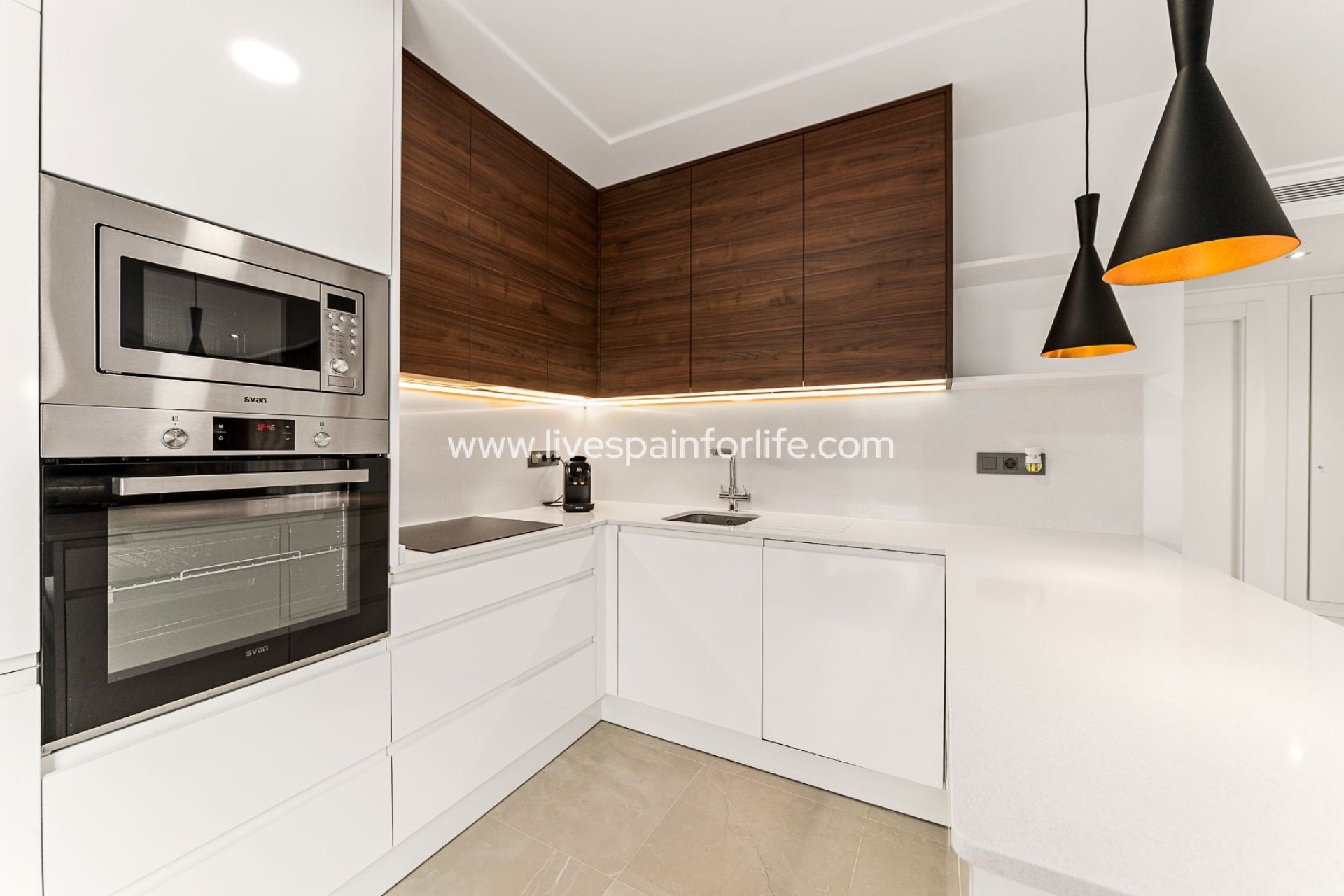 Resale - Villa (detached) -
Alicante