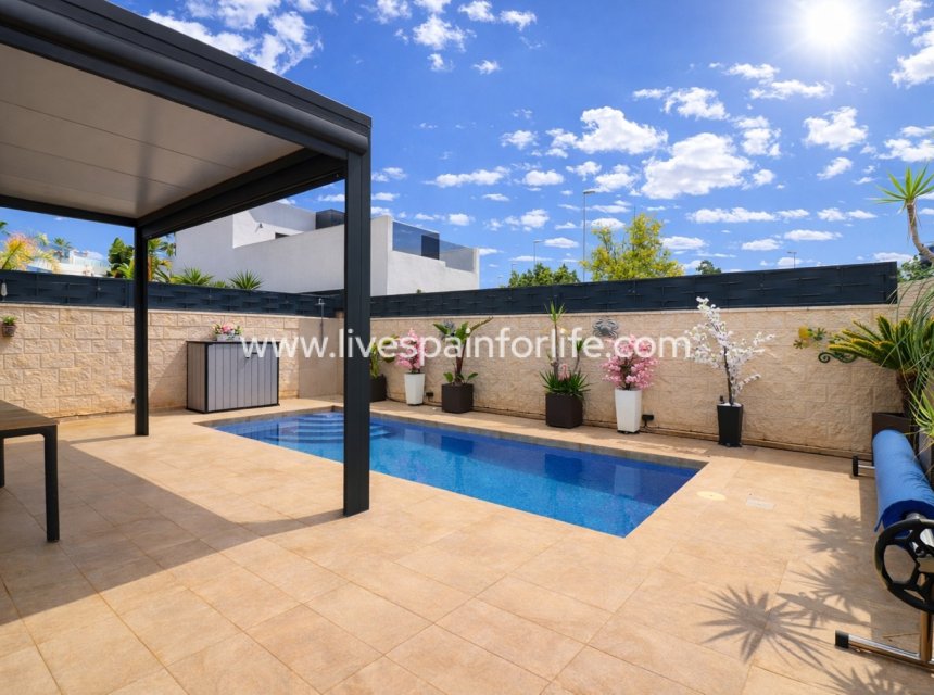 Resale - Villa (detached) -
Benijofar