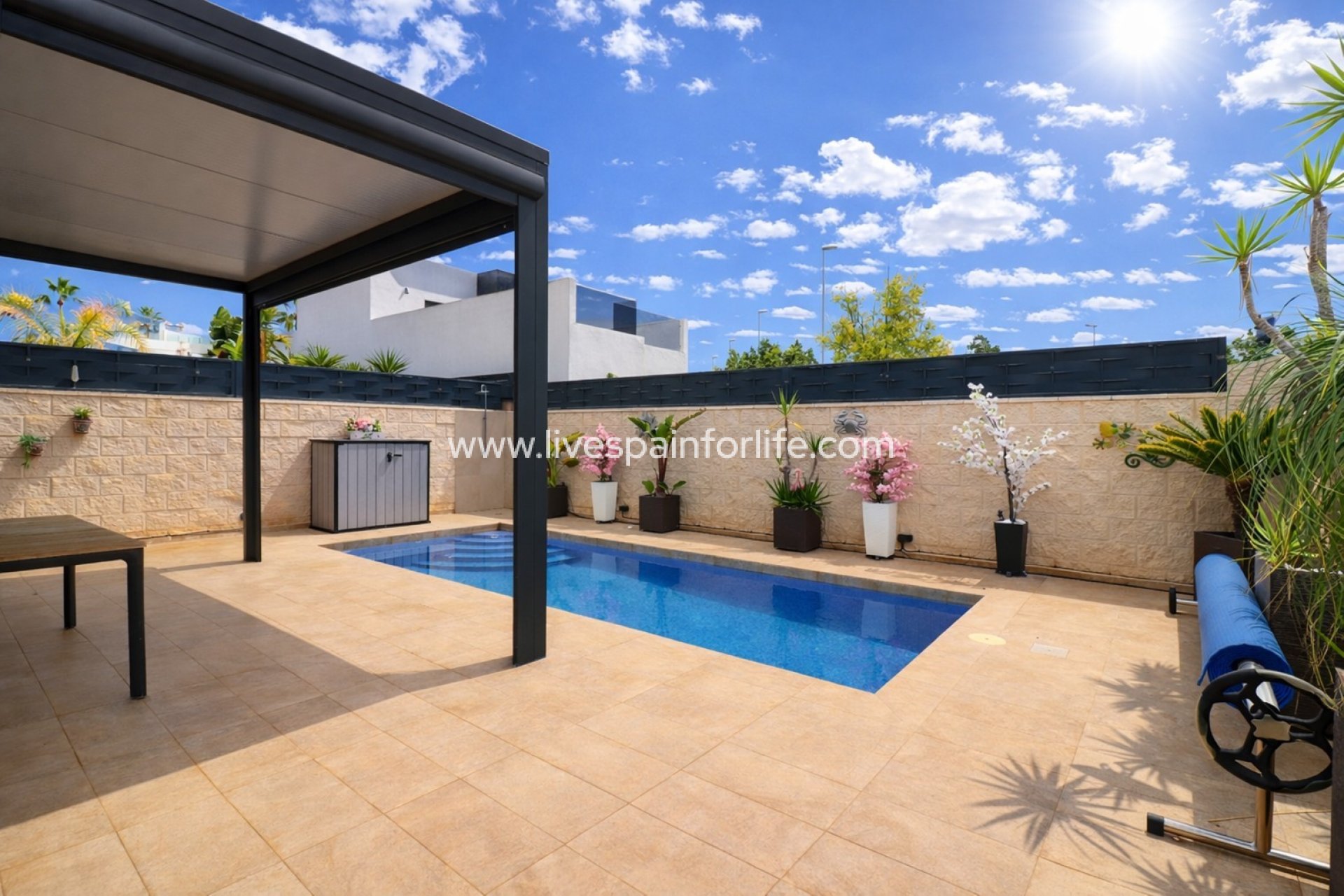 Resale - Villa (detached) -
Benijofar