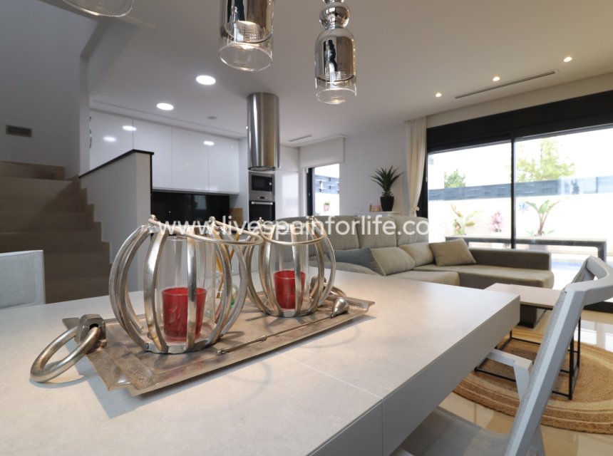Resale - Villa (detached) -
Benijofar