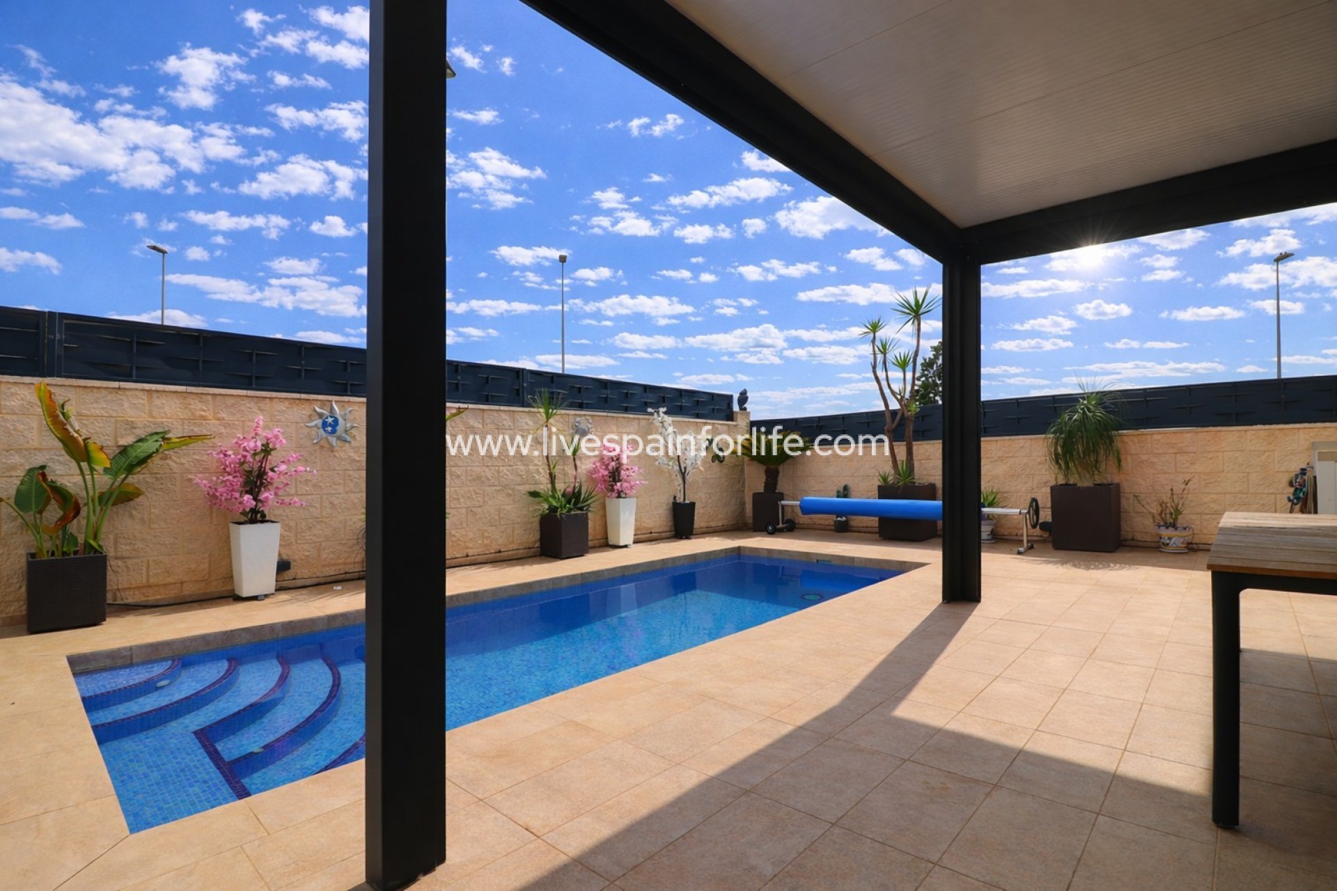 Resale - Villa (detached) -
Benijofar