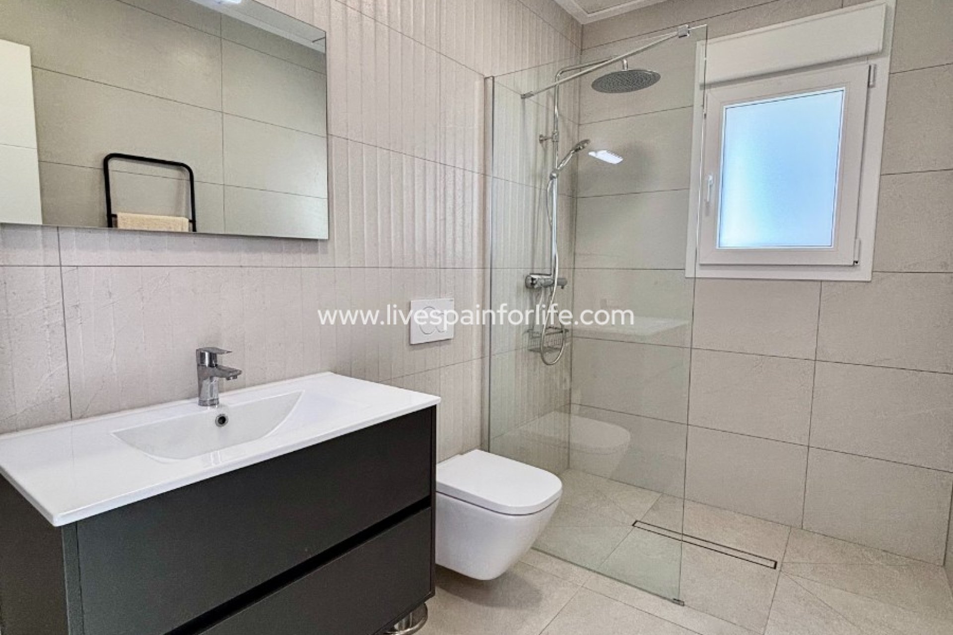 Resale - Villa (detached) -
Benijofar