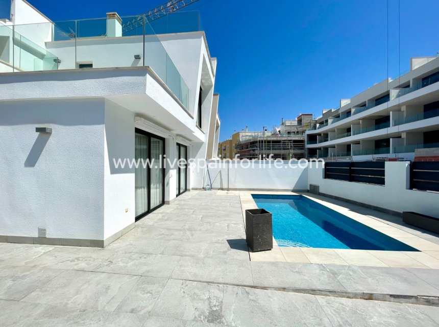 Resale - Villa (detached) -
Benijofar