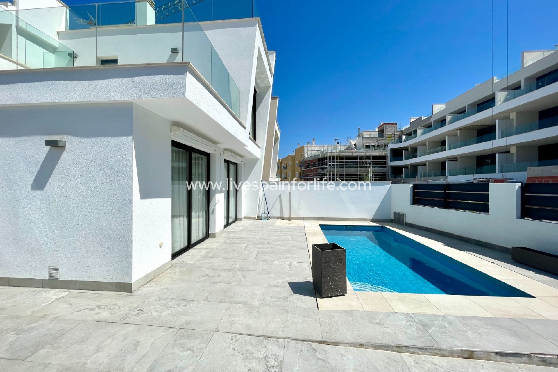 Resale - Villa (detached) -
Benijofar