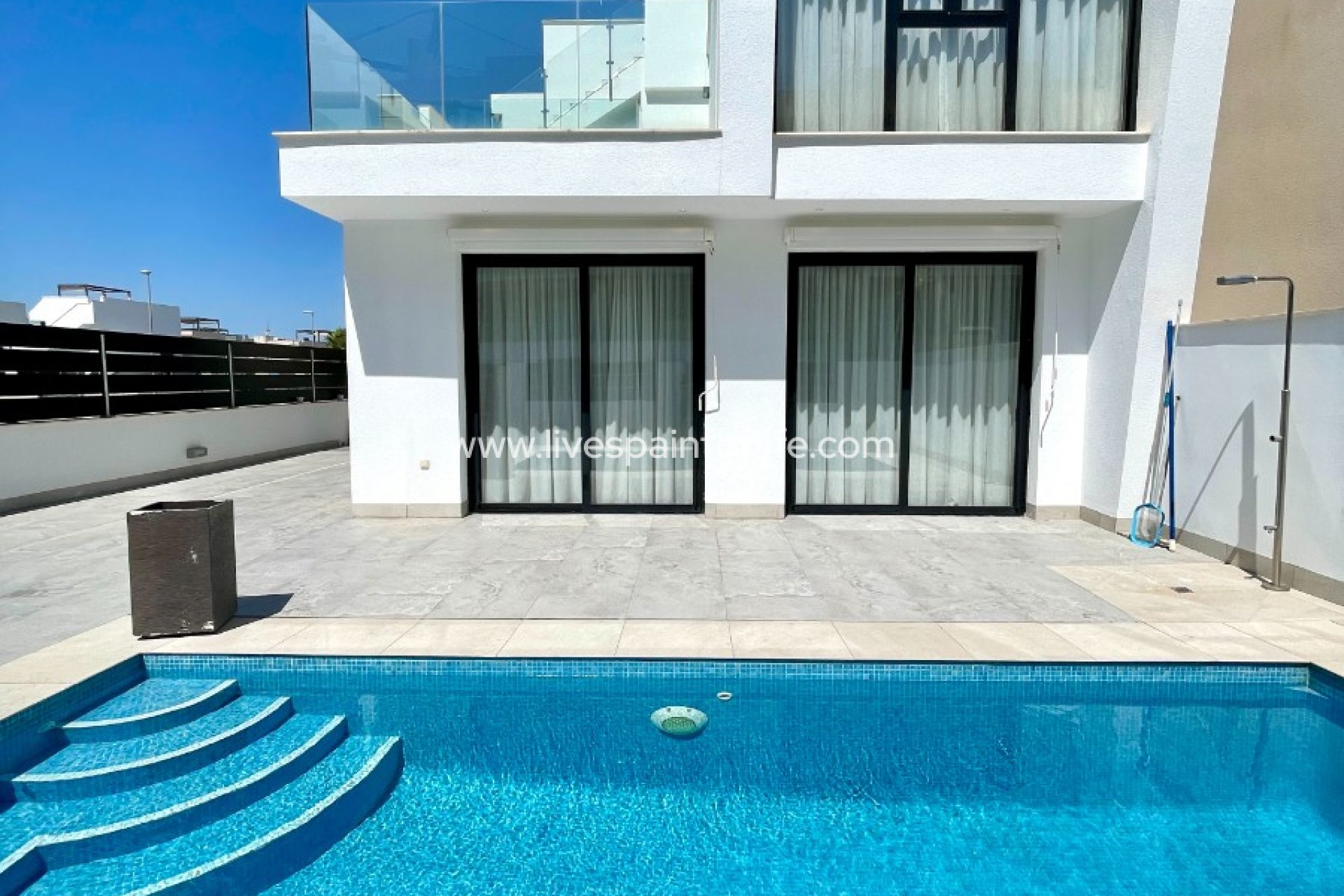 Resale - Villa (detached) -
Benijofar