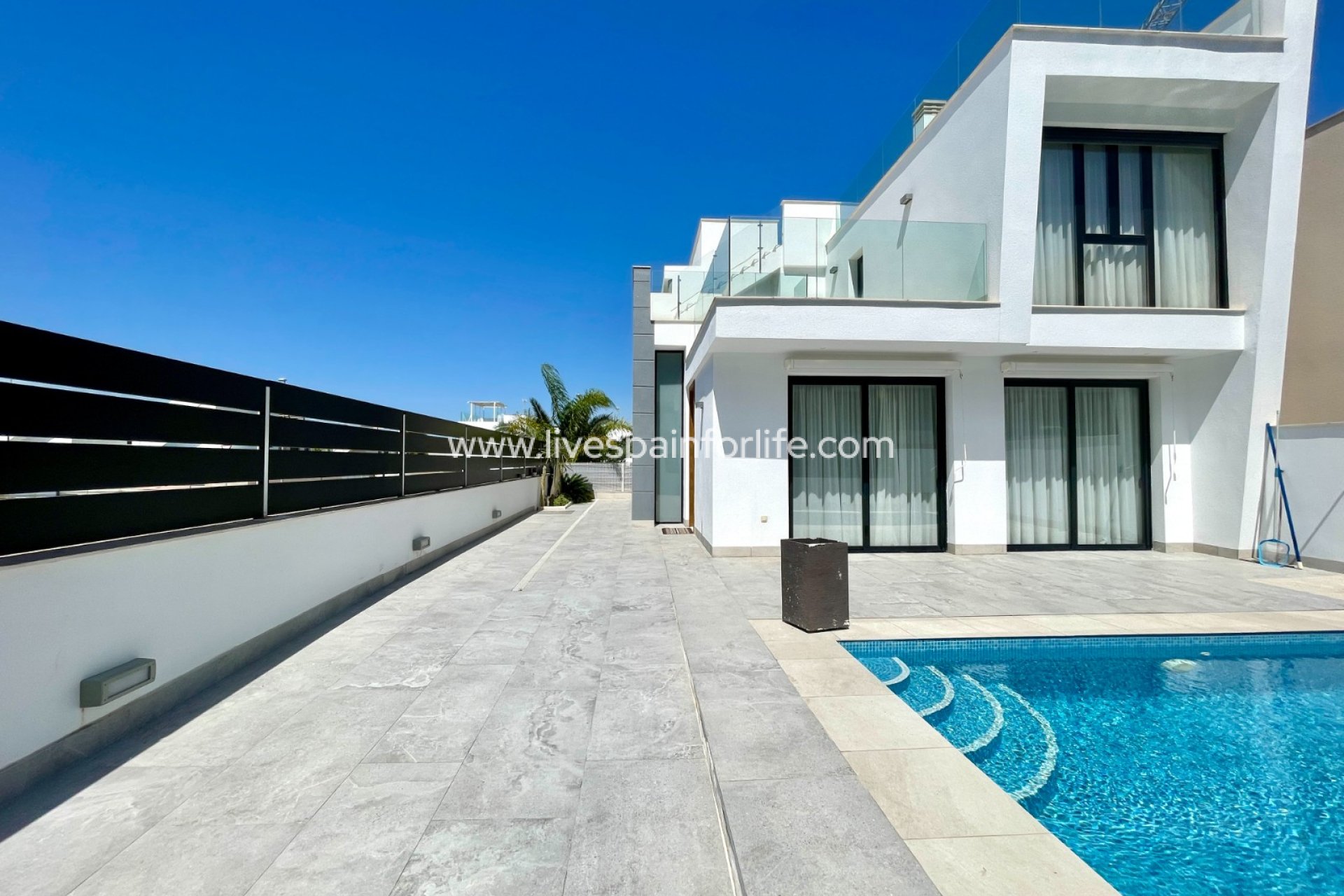 Resale - Villa (detached) -
Benijofar