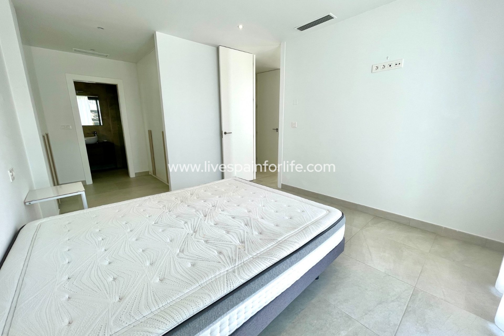 Resale - Villa (detached) -
Benijofar