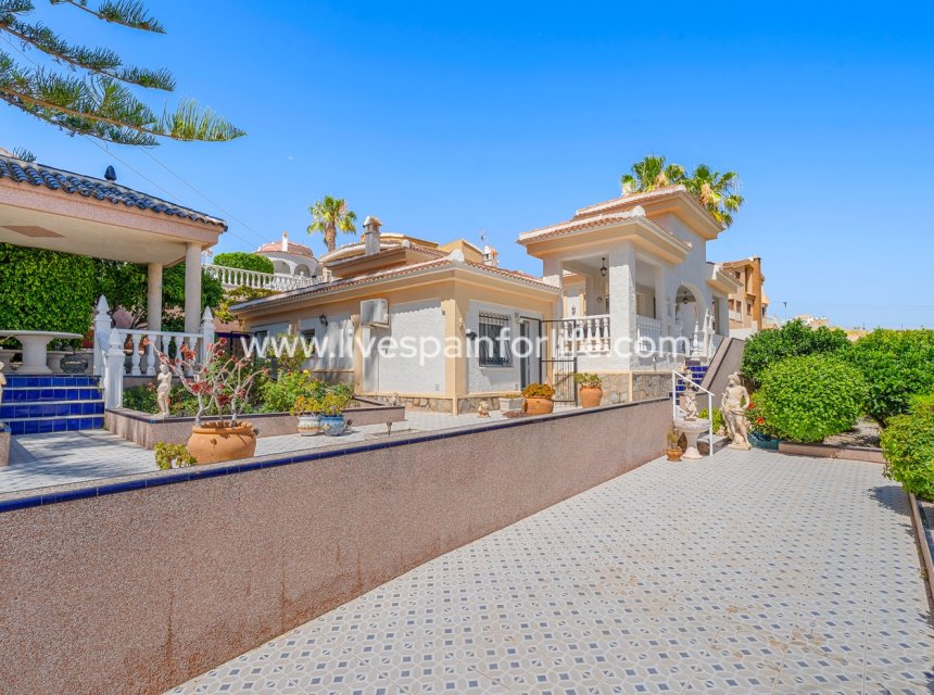 Resale - Villa (detached) -
Ciudad Quesada - La Marquesa