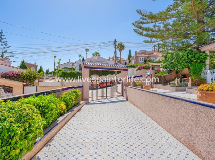 Resale - Villa (detached) -
Ciudad Quesada - La Marquesa