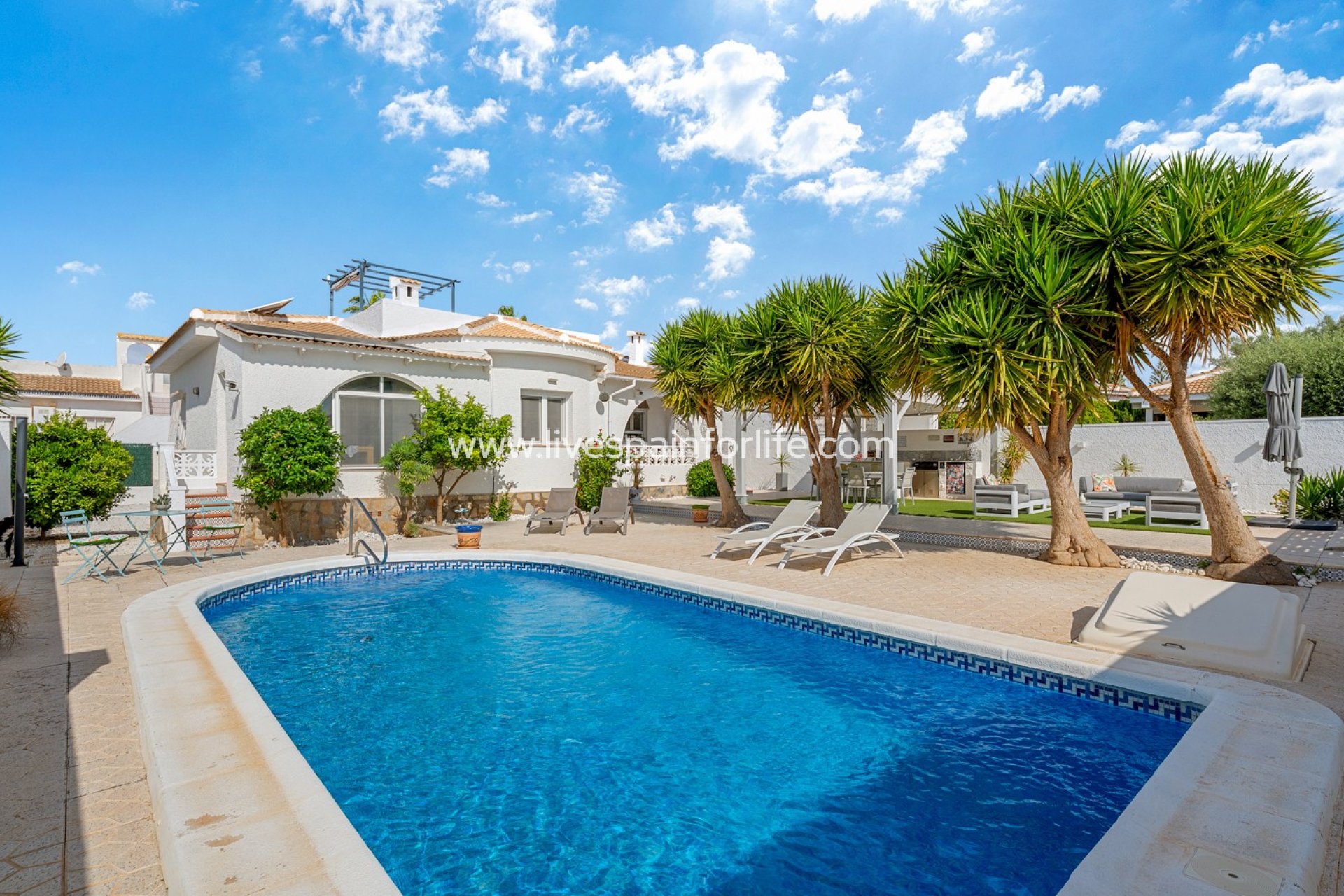 Resale - Villa (detached) -
Ciudad Quesada - Pueblo Bravo