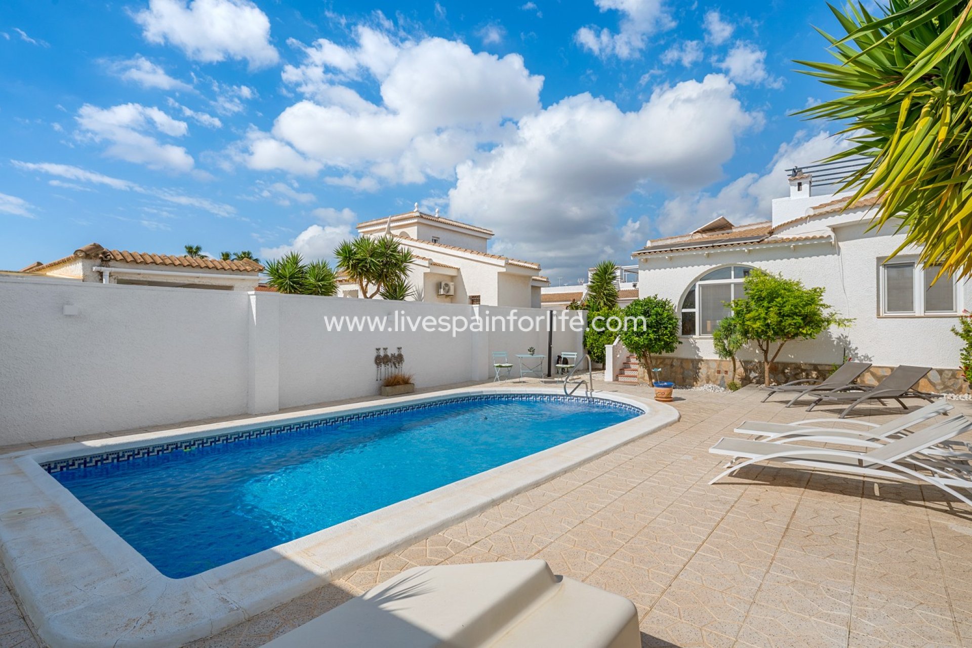 Resale - Villa (detached) -
Ciudad Quesada - Pueblo Bravo