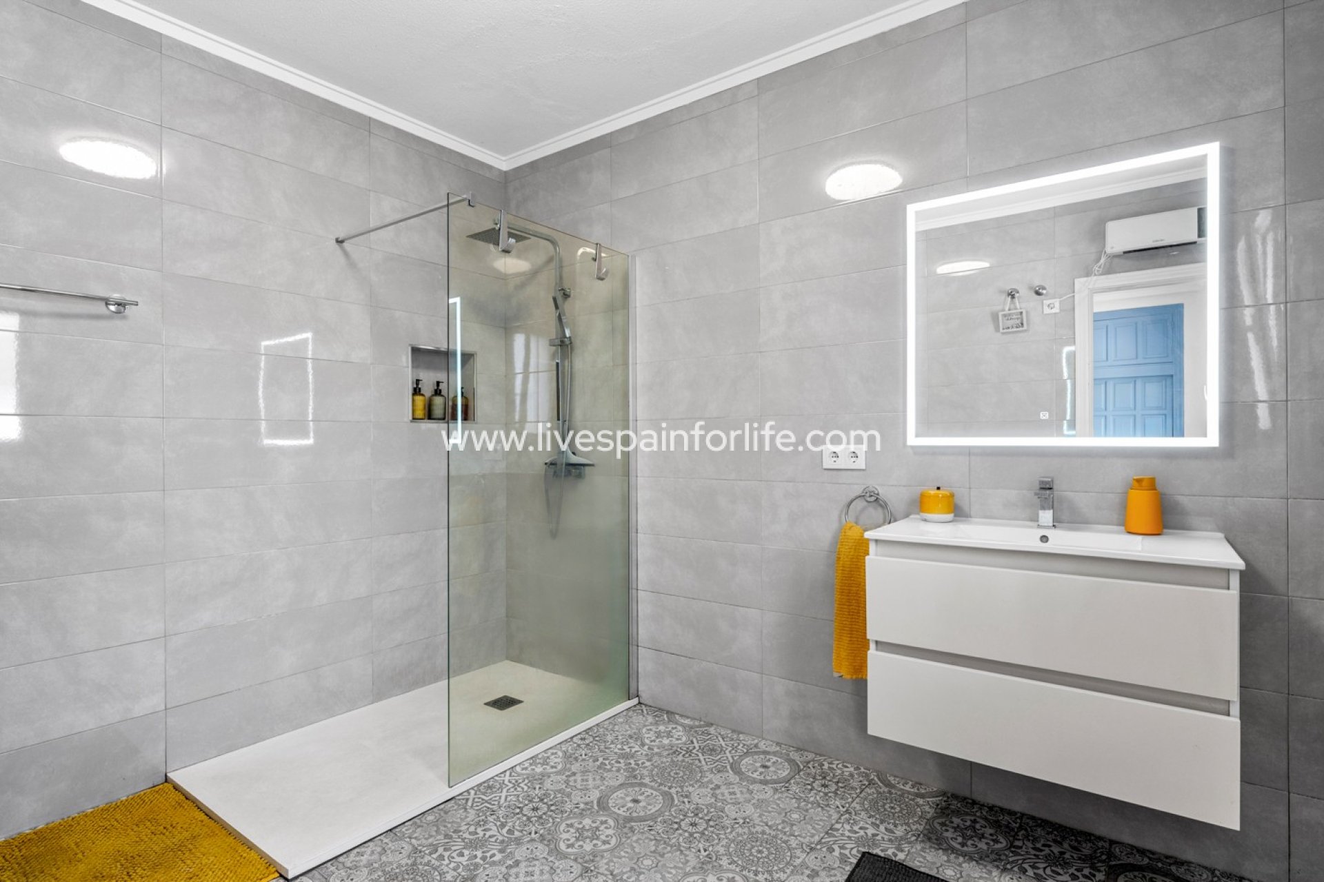 Resale - Villa (detached) -
Ciudad Quesada - Pueblo Bravo