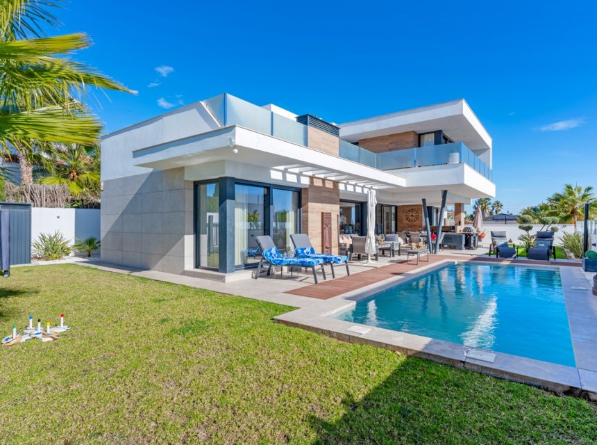 Resale - Villa (detached) -
Ciudad Quesada